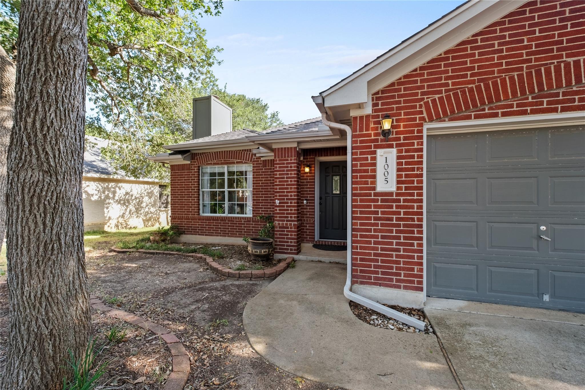 1005 Haleys Way DR, Buda, TX 78610 photo 3