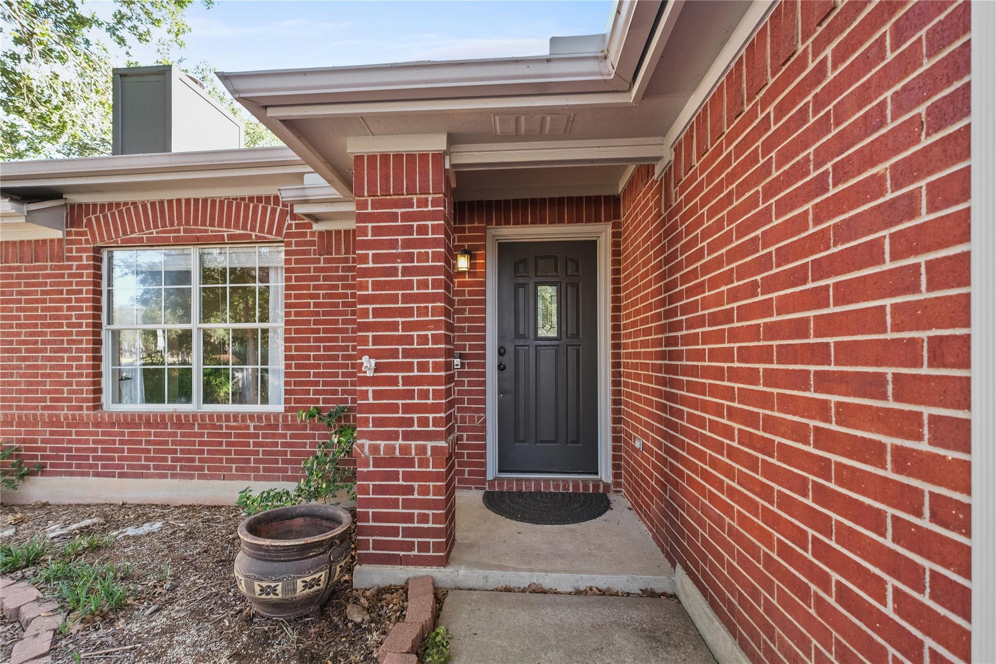 1005 Haleys Way DR, Buda, TX 78610 photo 4