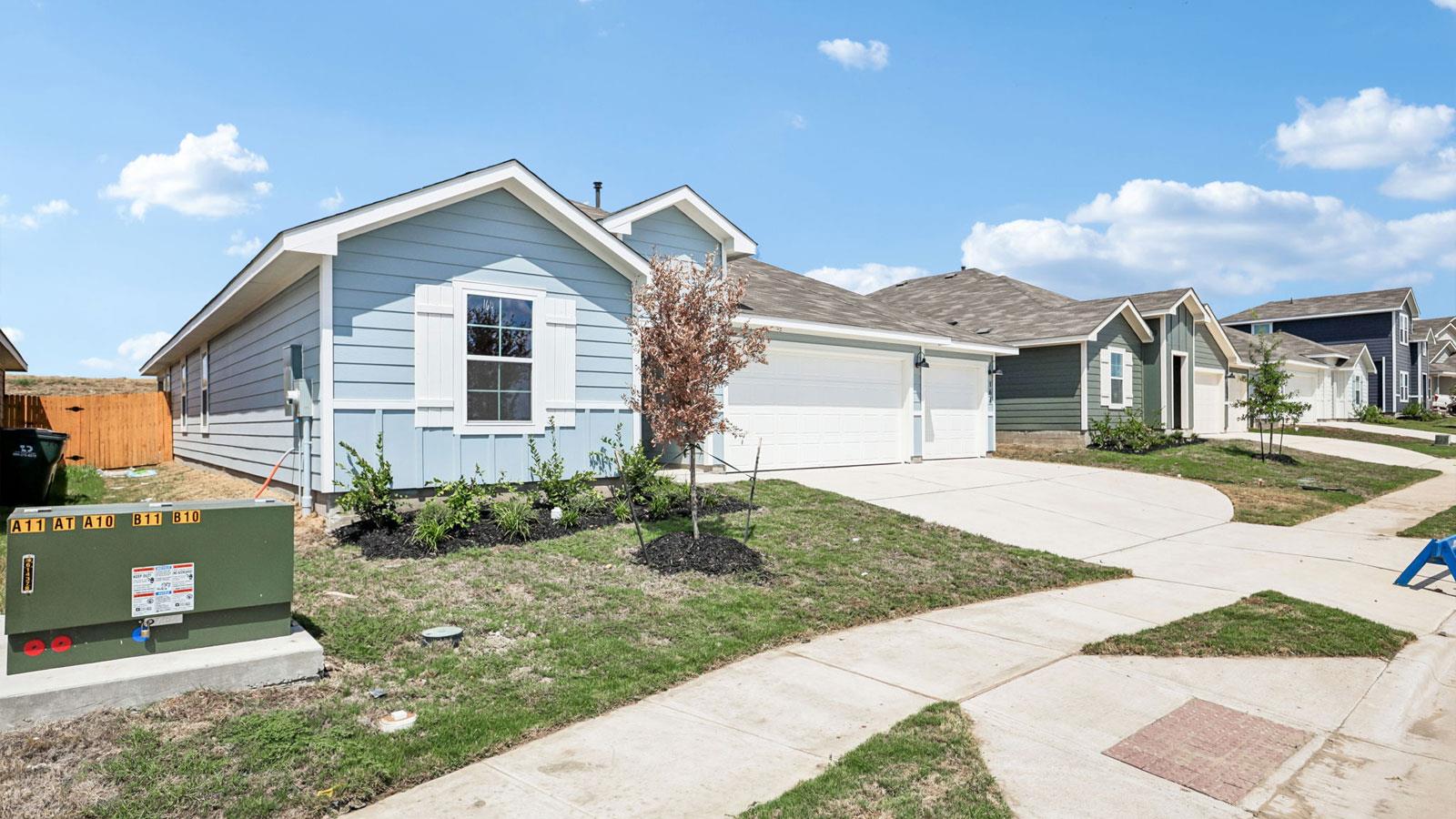 164 Gilmer LN, Buda, TX 78610 photo 3