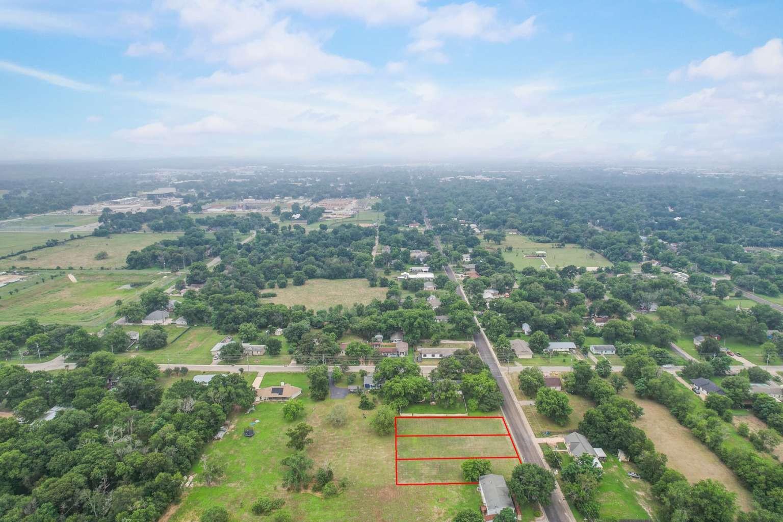 2105 Pecan ST, Bastrop, TX 78602 photo 5