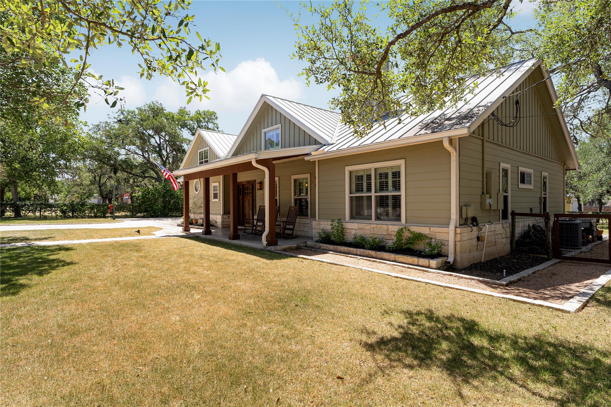 315 Hays ST, Dripping Springs, TX 78620 photo 2