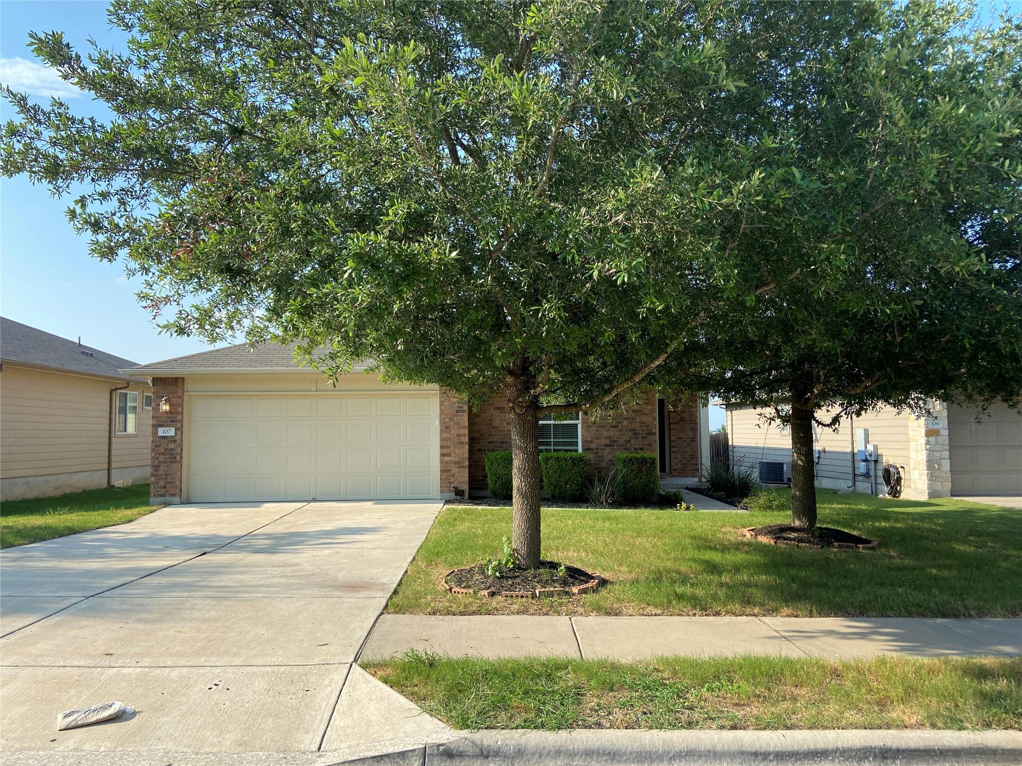 107 Lavaca LOOP, Hutto, TX 78634 photo 2