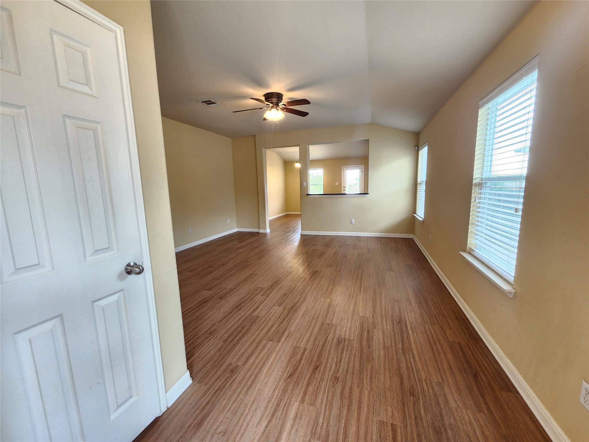 107 Lavaca LOOP, Hutto, TX 78634 photo 3