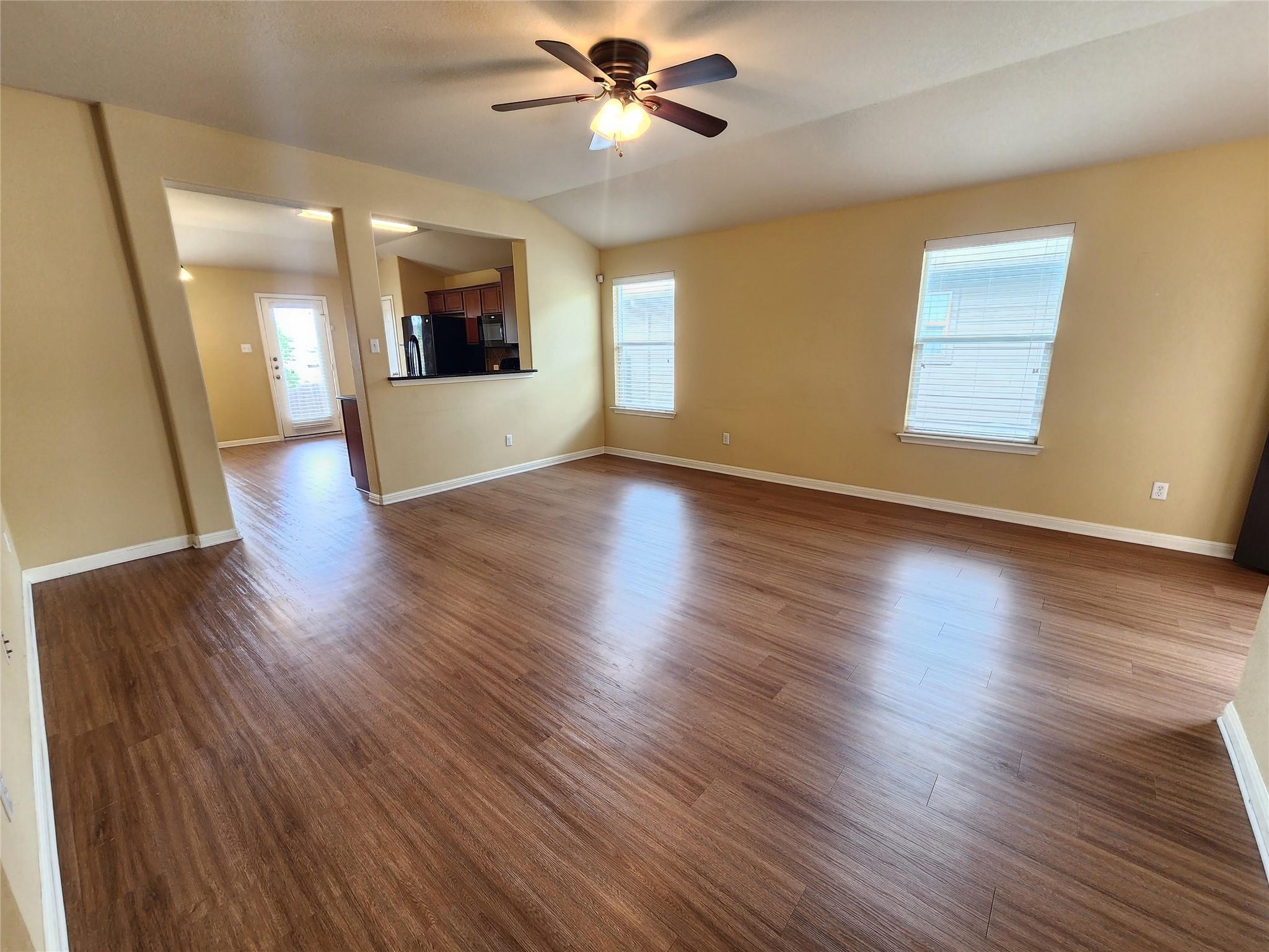 107 Lavaca LOOP, Hutto, TX 78634 photo 4
