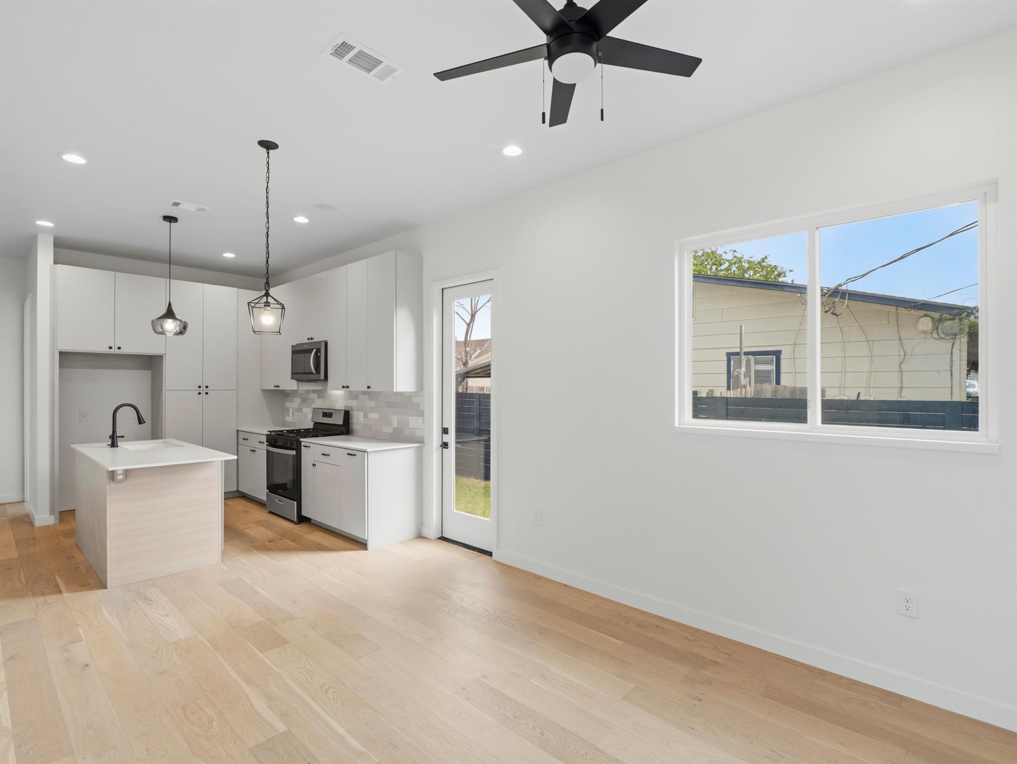 1106 Meadows DR #2, Austin, TX 78758 photo 3