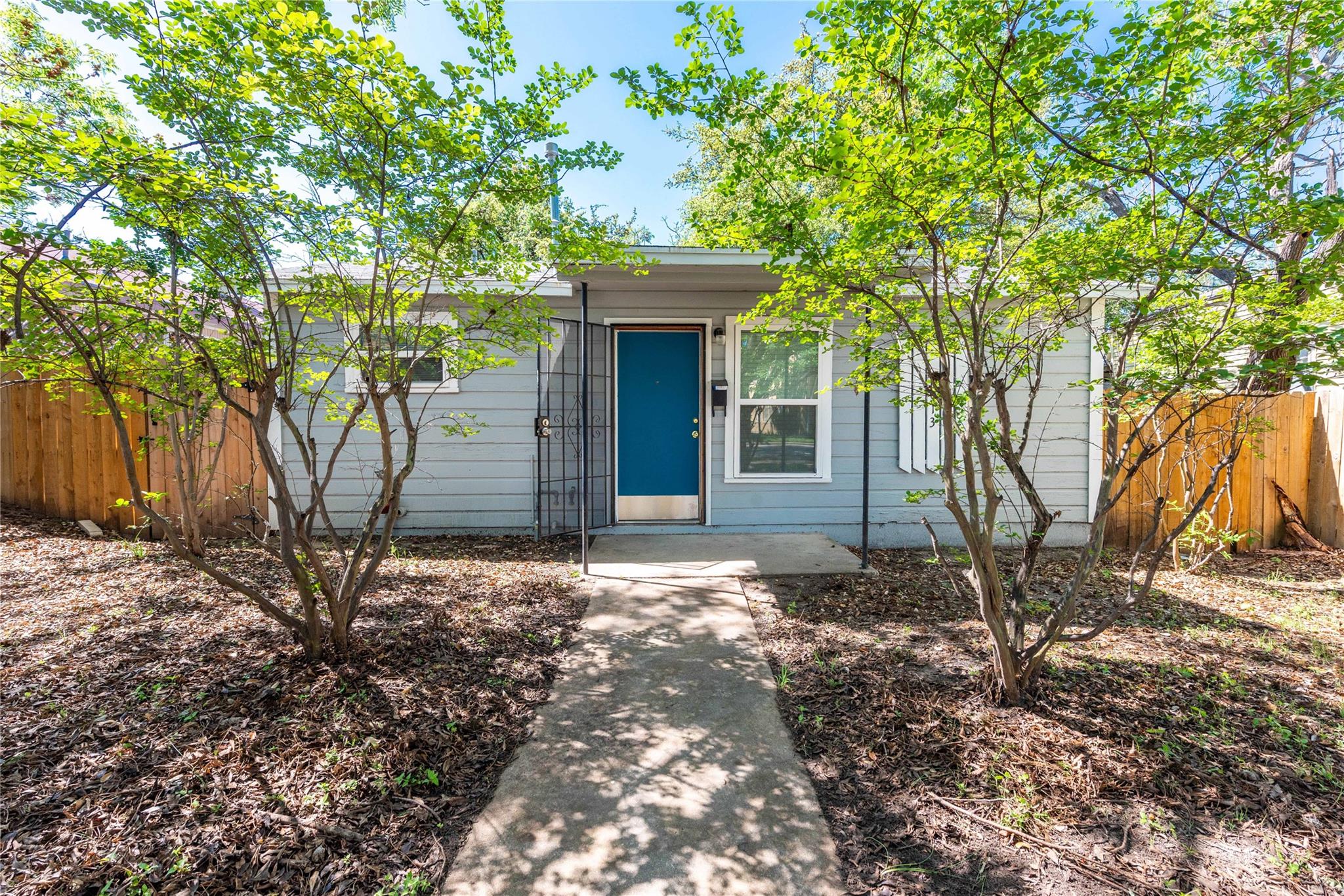 1013 10th ST, Austin, TX 78702 photo 2