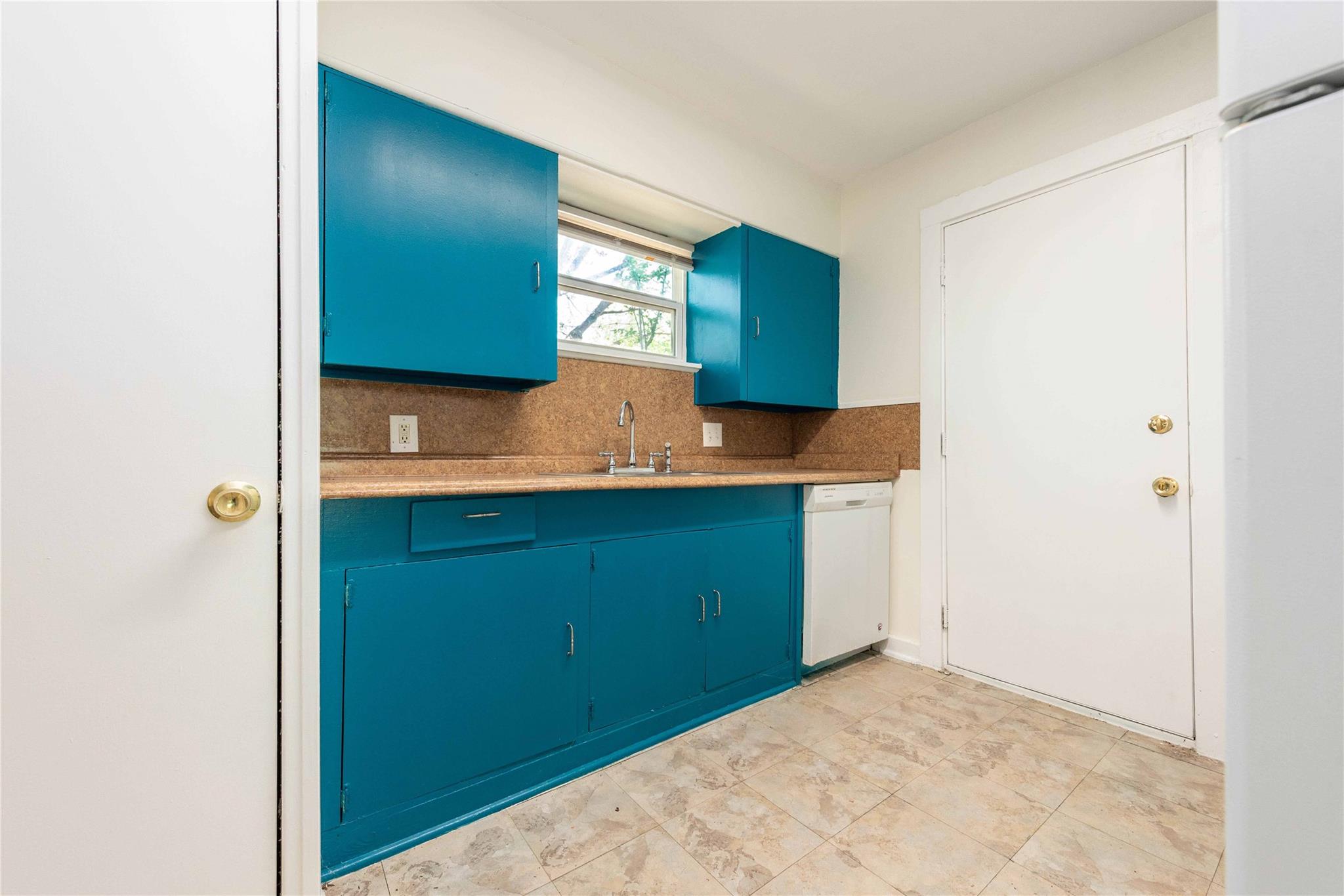 1013 10th ST, Austin, TX 78702 photo 3
