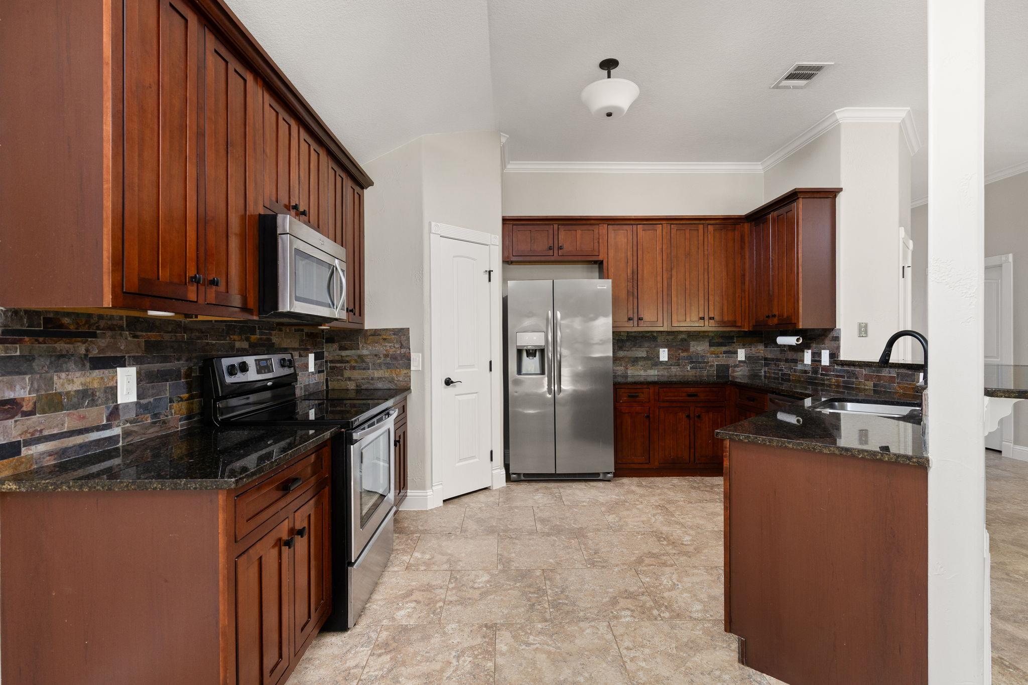 10025 Janet LOOP, Dripping Springs, TX 78620 photo 3