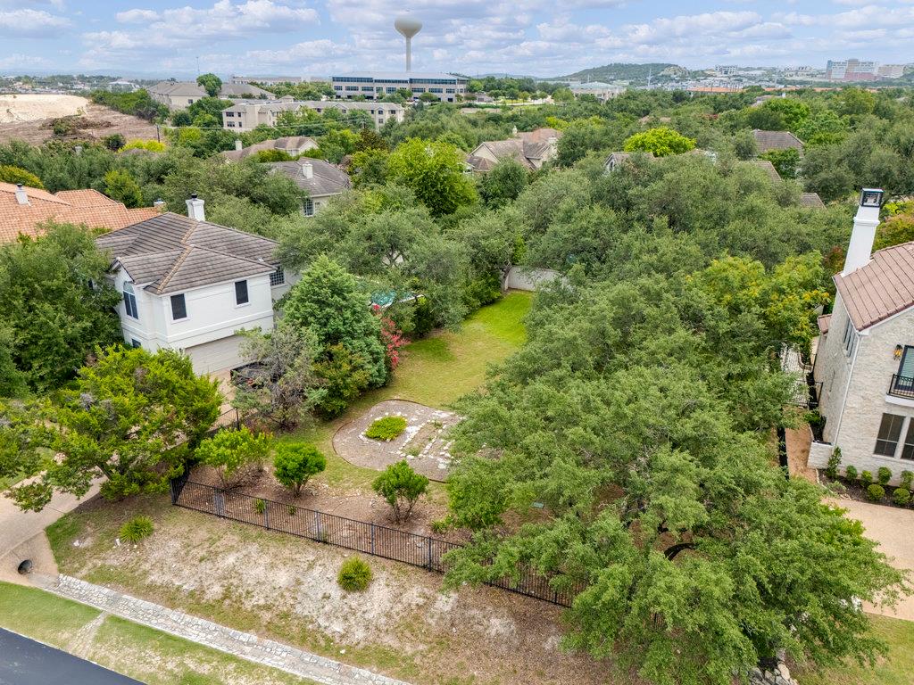 9 Wingreen LOOP, The Hills, TX 78738 photo 2
