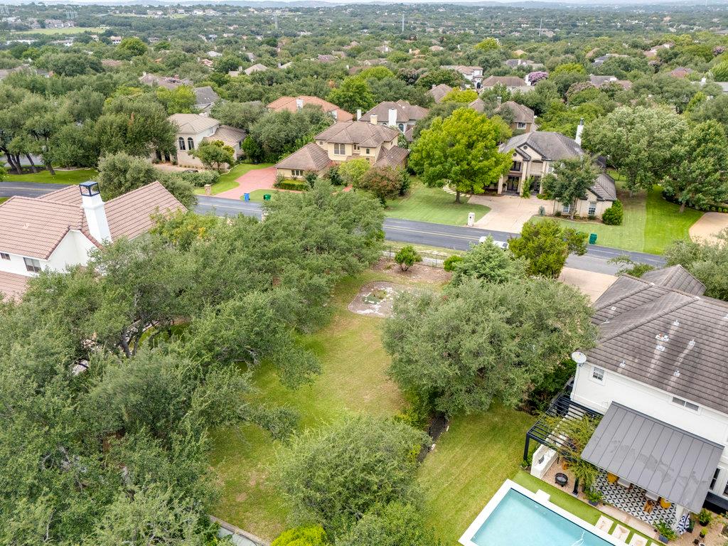 9 Wingreen LOOP, The Hills, TX 78738 photo 3
