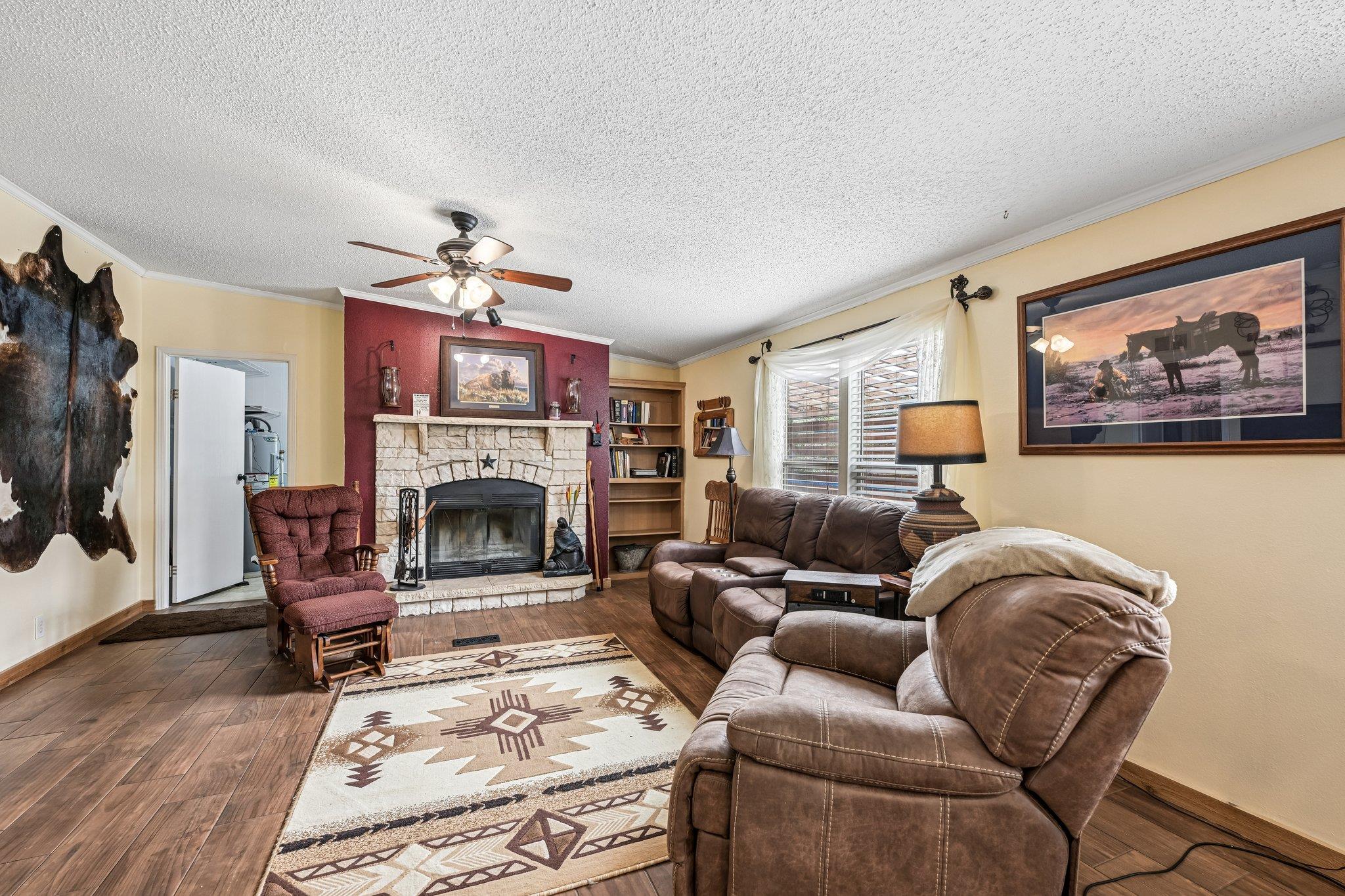 541 Hidden Oaks DR, Elgin, TX 78621 photo 5
