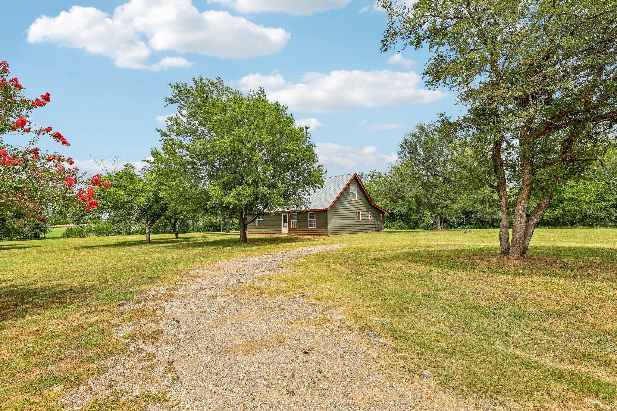 122 Dodd Preston RD, Elgin, TX 78621 photo 2