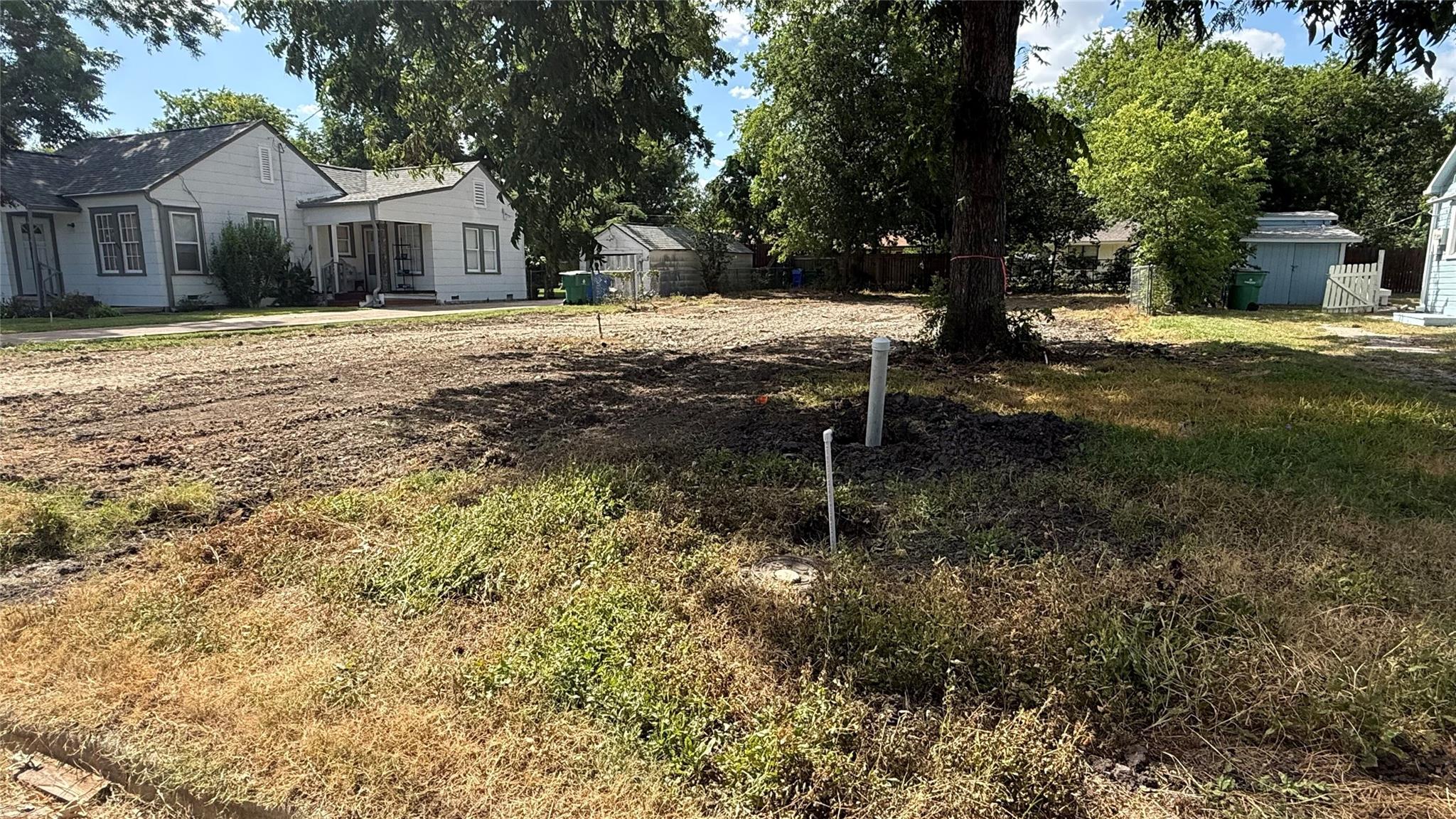 1312 Wallace ST, Taylor, TX 76574 photo 4