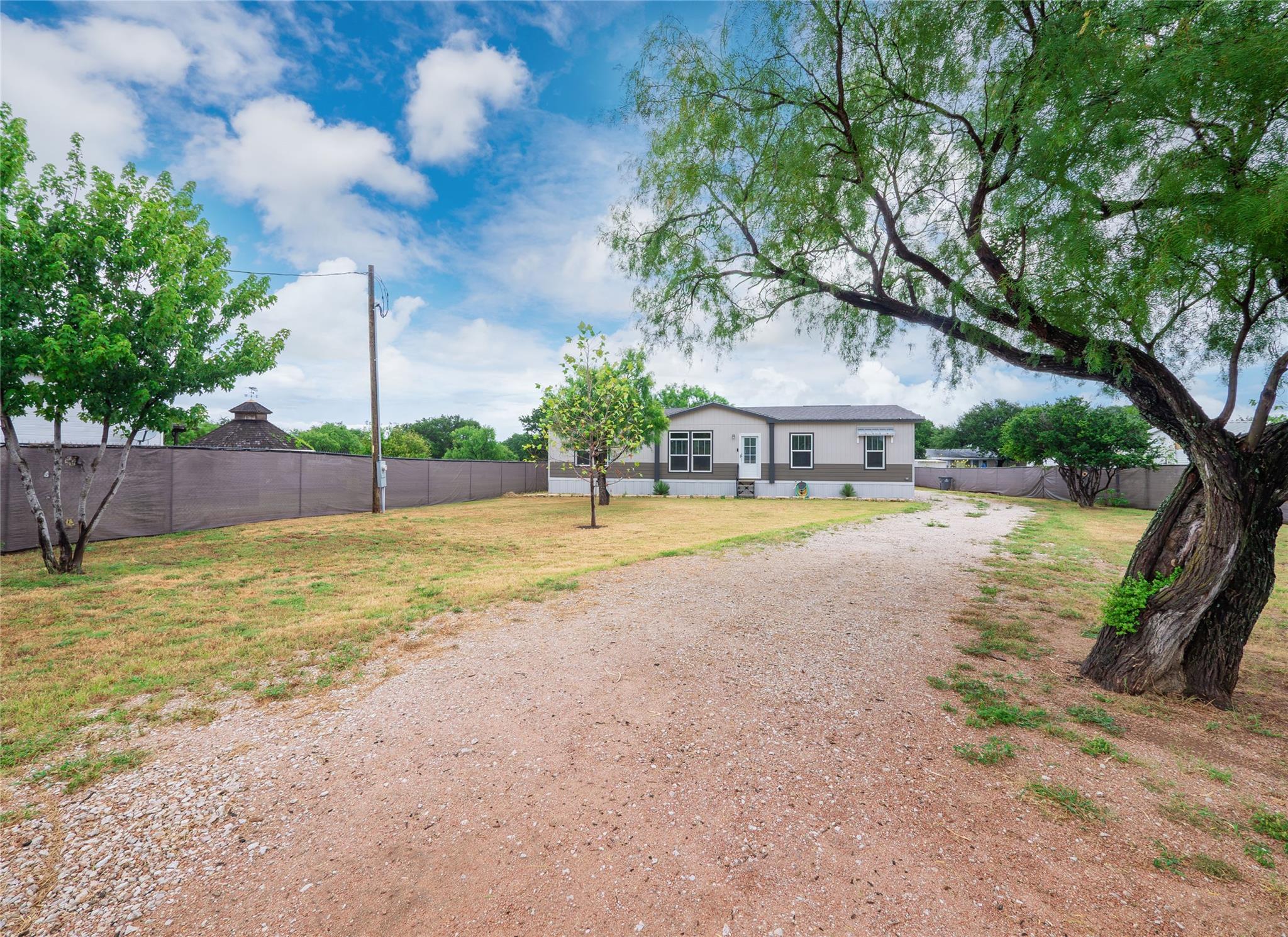 1106 Hi Line DR, Buchanan Dam, TX 78609 photo 3