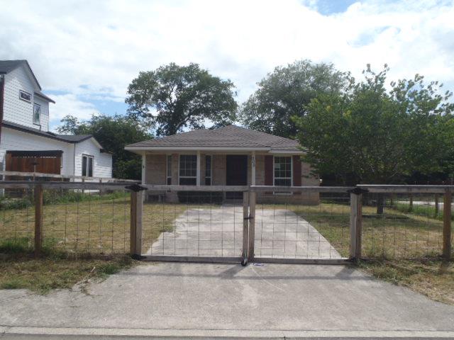 309 Ellis ST, San Marcos, TX 78666 photo 2
