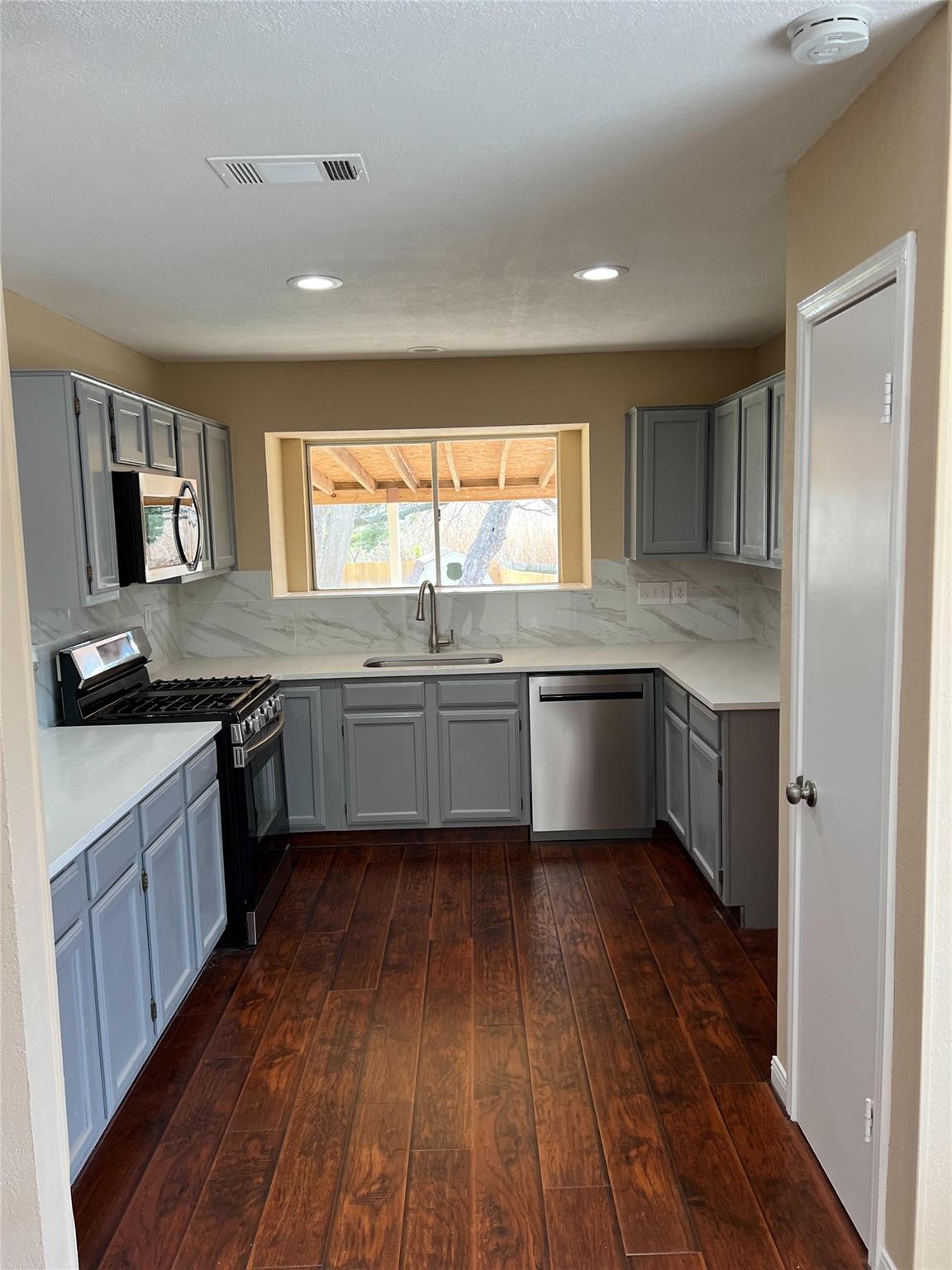 711 Pigeon Forge RD, Pflugerville, TX 78660 photo 3