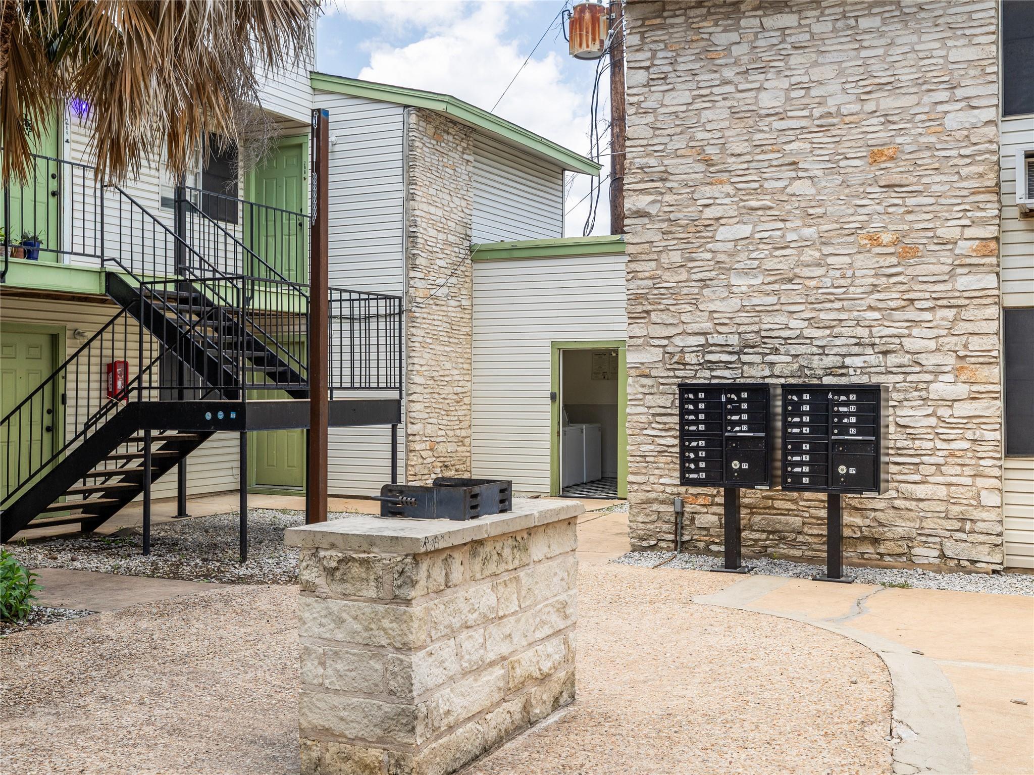 4314 Gillis ST, Austin, TX 78745 photo 2