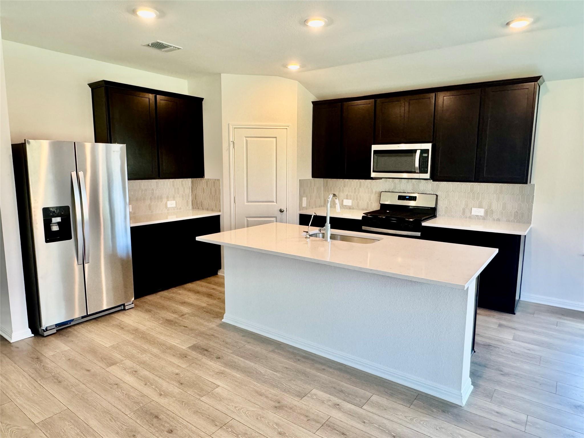 160 Coopers Hawk CRST, Cedar Creek, TX 78612 photo 2