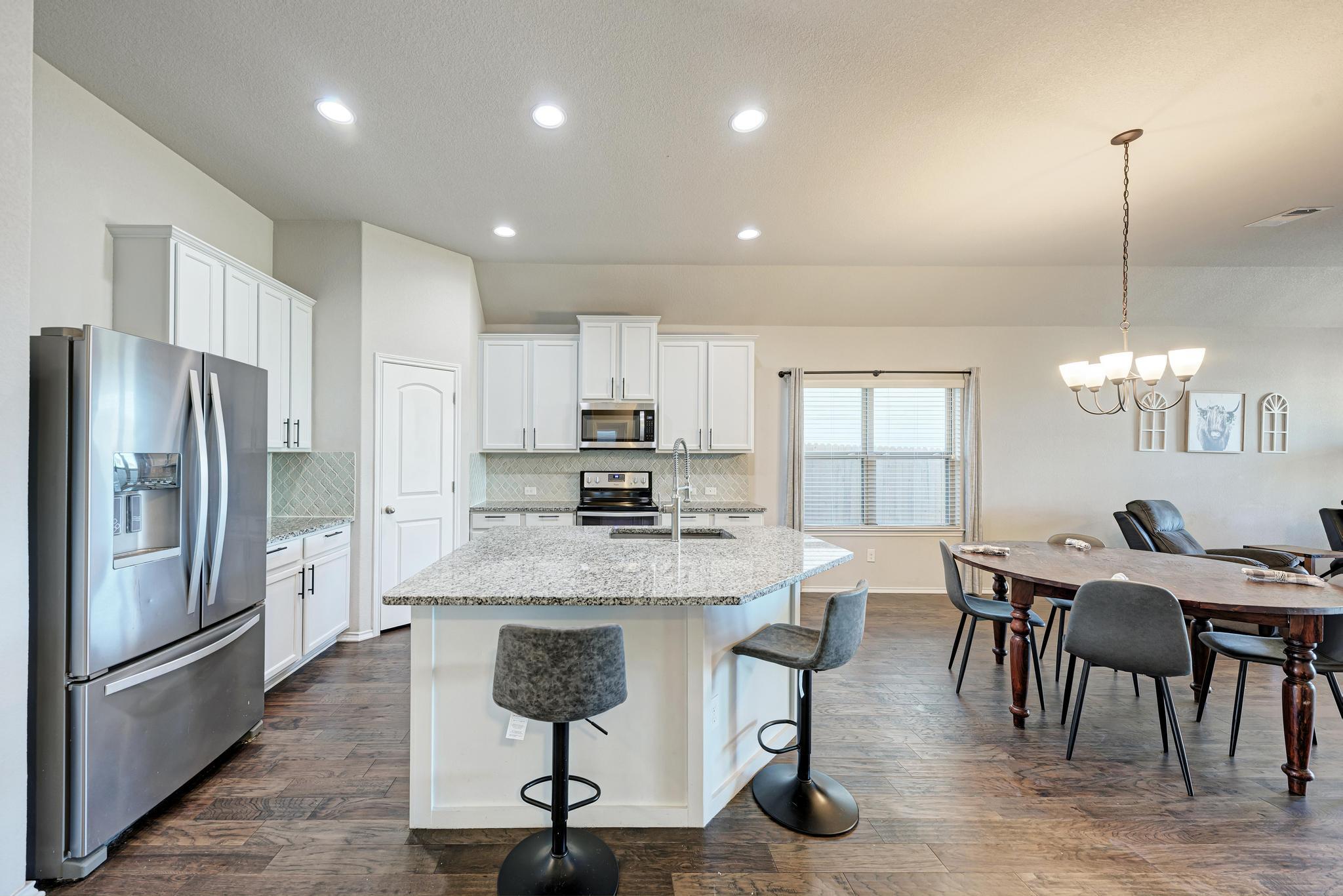 136 Finley ST, Hutto, TX 78634 photo 3