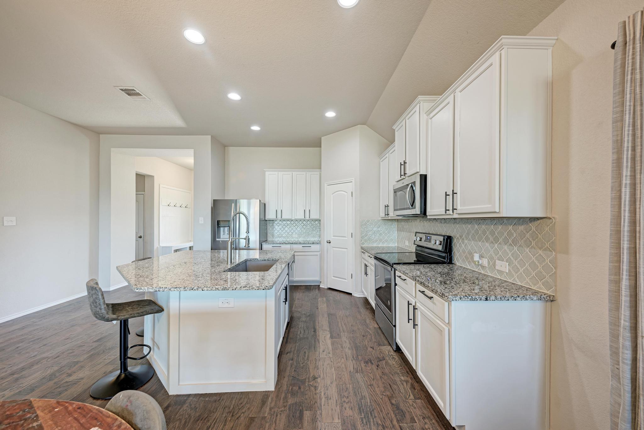 136 Finley ST, Hutto, TX 78634 photo 4