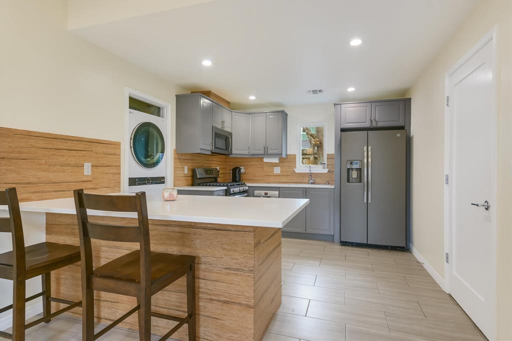 1705 14th ST #B, Austin, TX 78702 photo 3