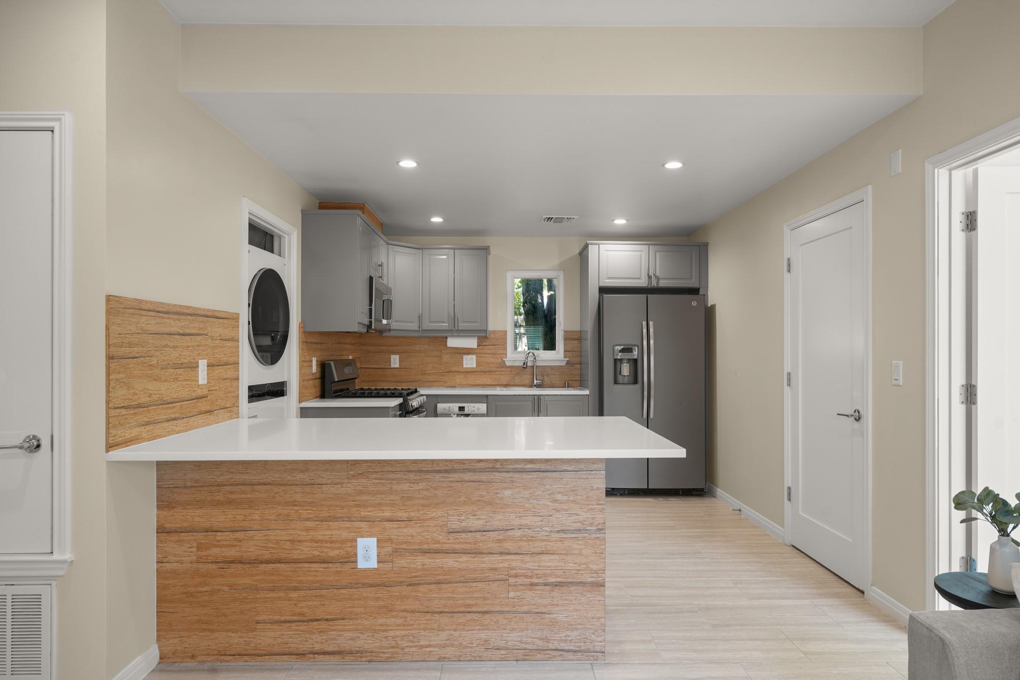 1705 14th ST #B, Austin, TX 78702 photo 4