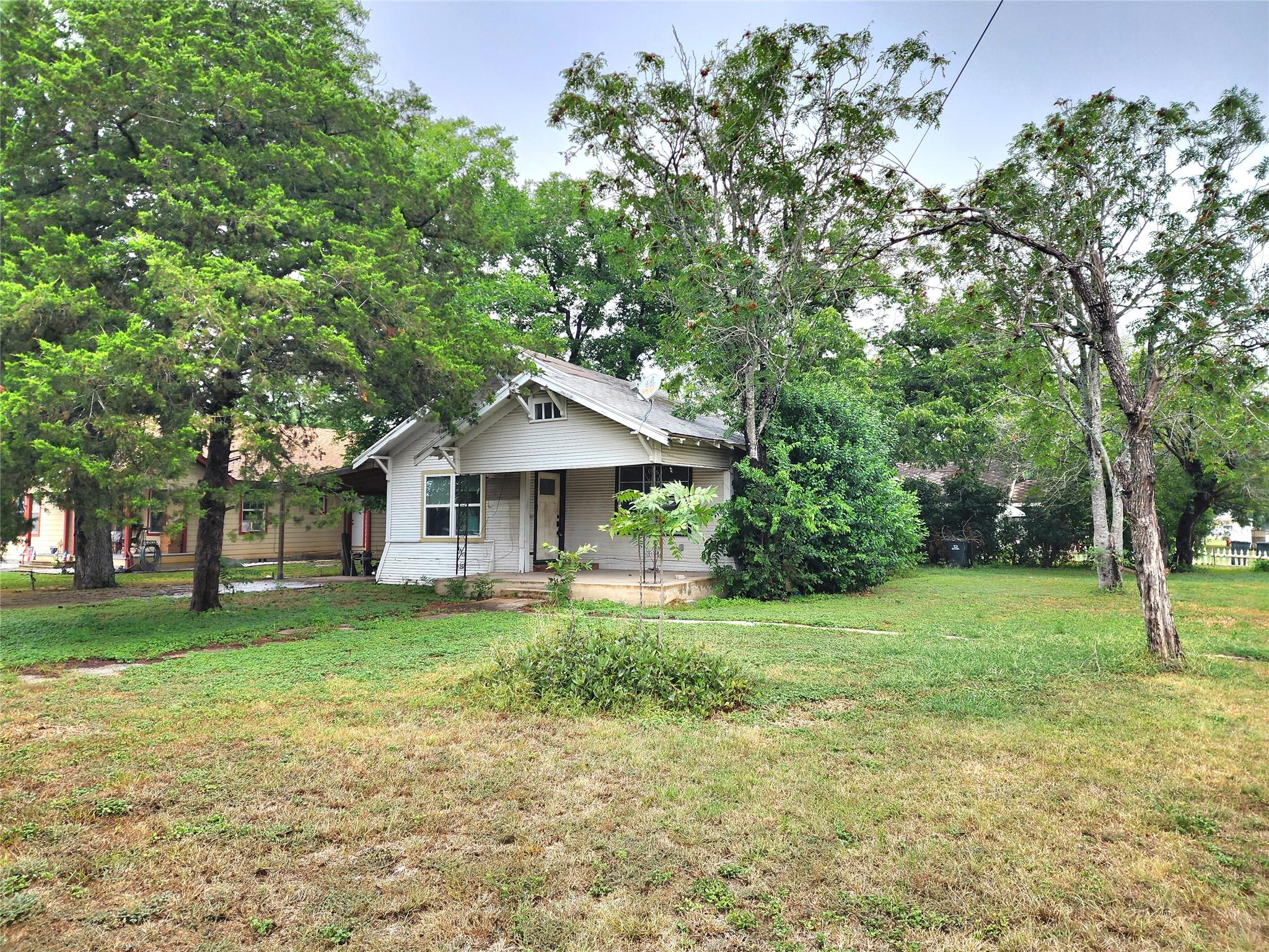 123 Davis ST, Luling, TX 78648 photo 5
