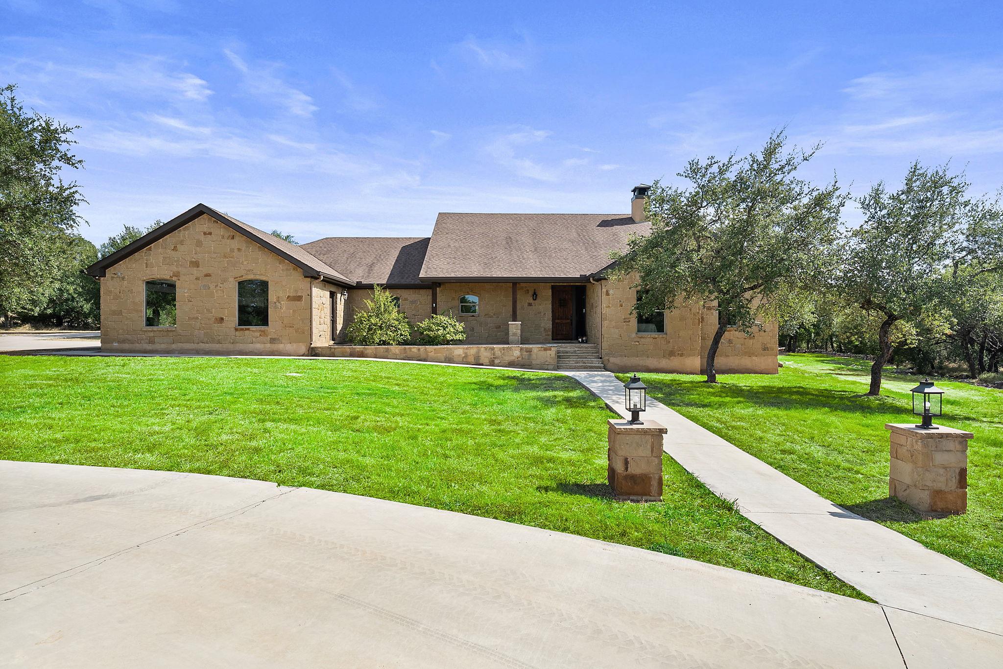 103 Creekside TRL, Spicewood, TX 78669 photo 2