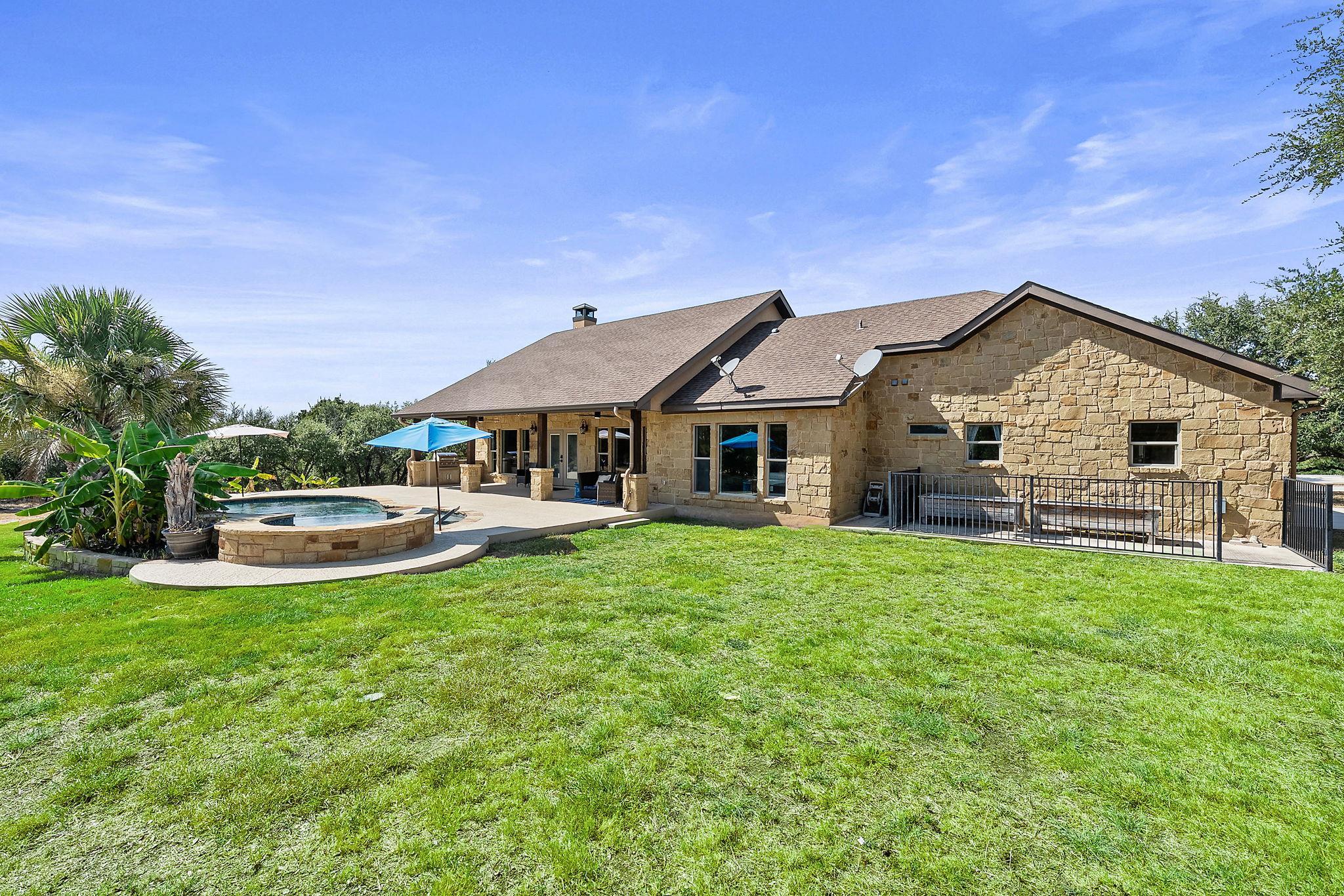 103 Creekside TRL, Spicewood, TX 78669 photo 3