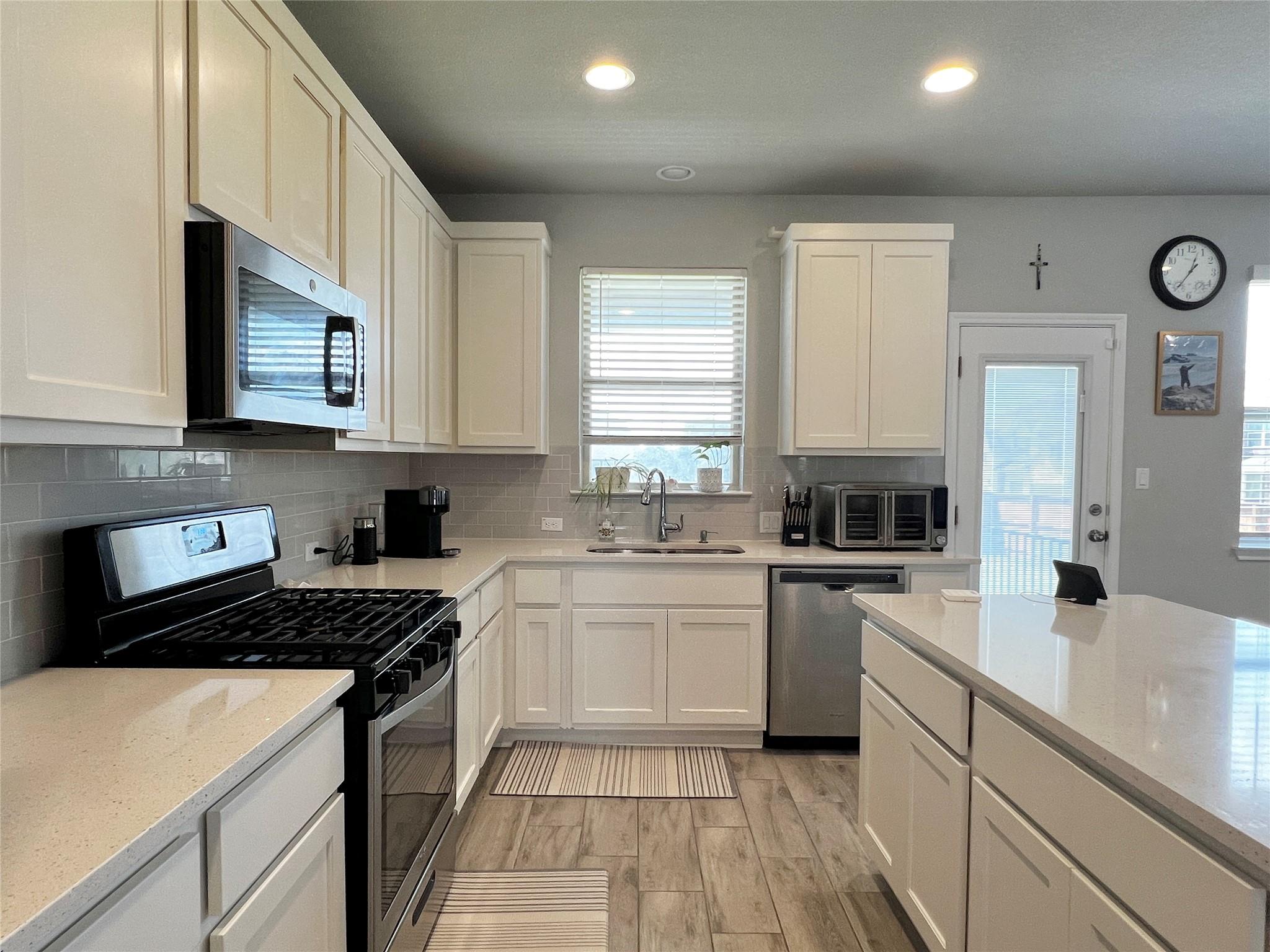 2904 Sage Ranch DR, Leander, TX 78641 photo 5