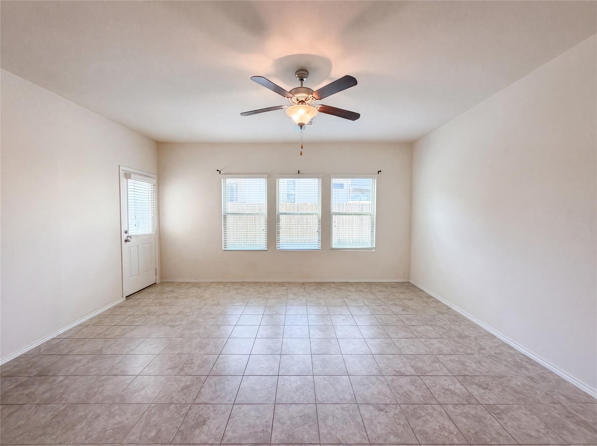 276 Circle WAY #26E, Jarrell, TX 76537 photo 3