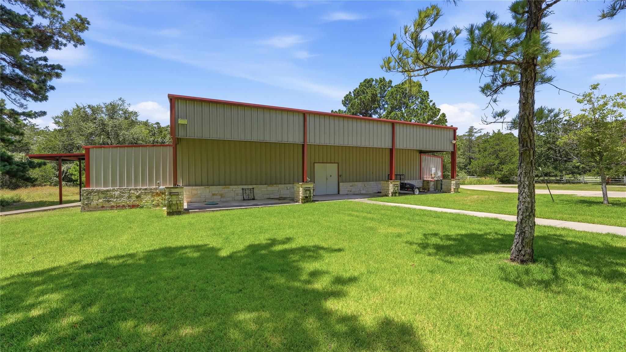 379 Matthew CV, Bastrop, TX 78602 photo 4