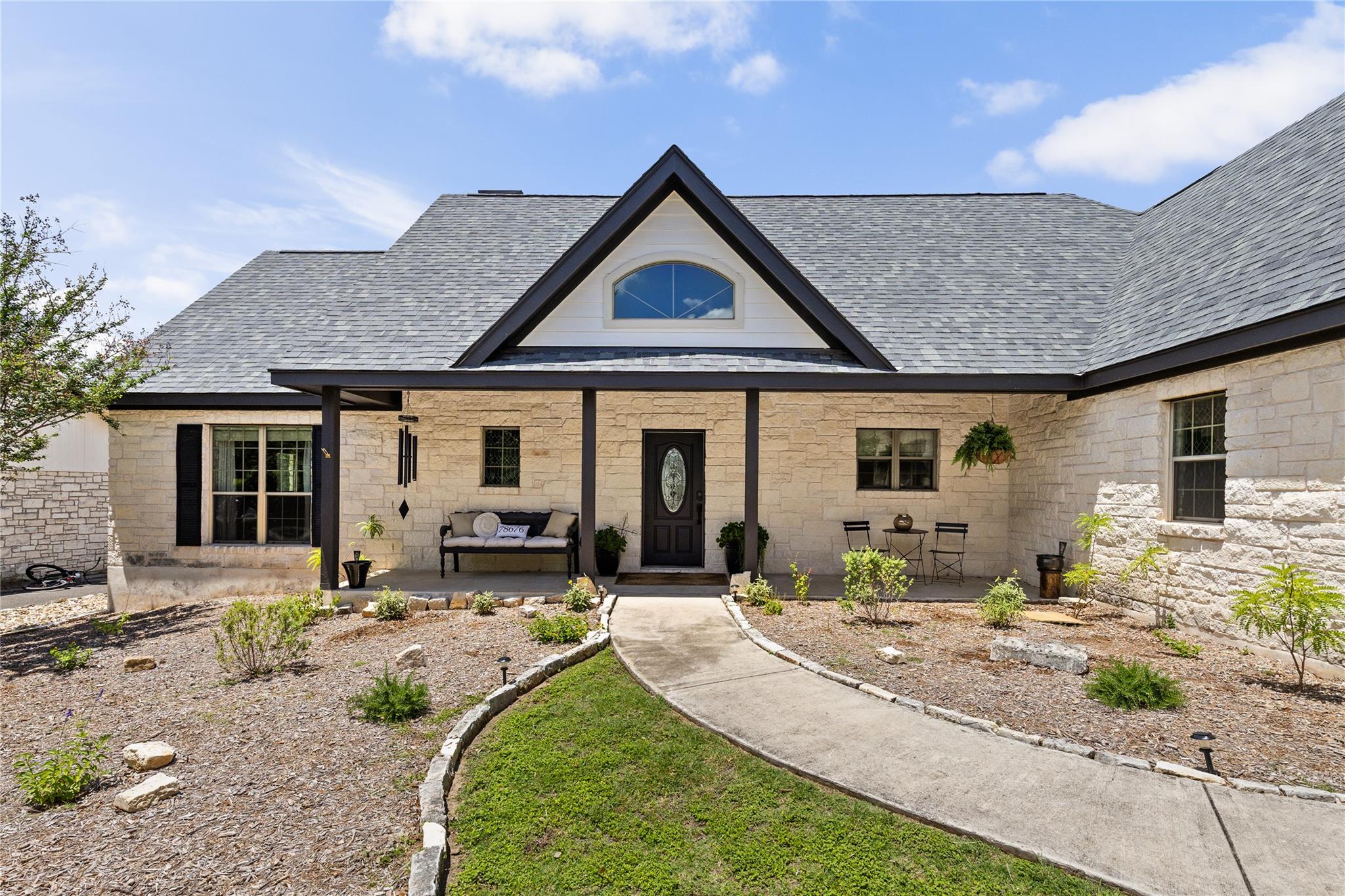 39 Pebblebrook LN, Wimberley, TX 78676 photo 2