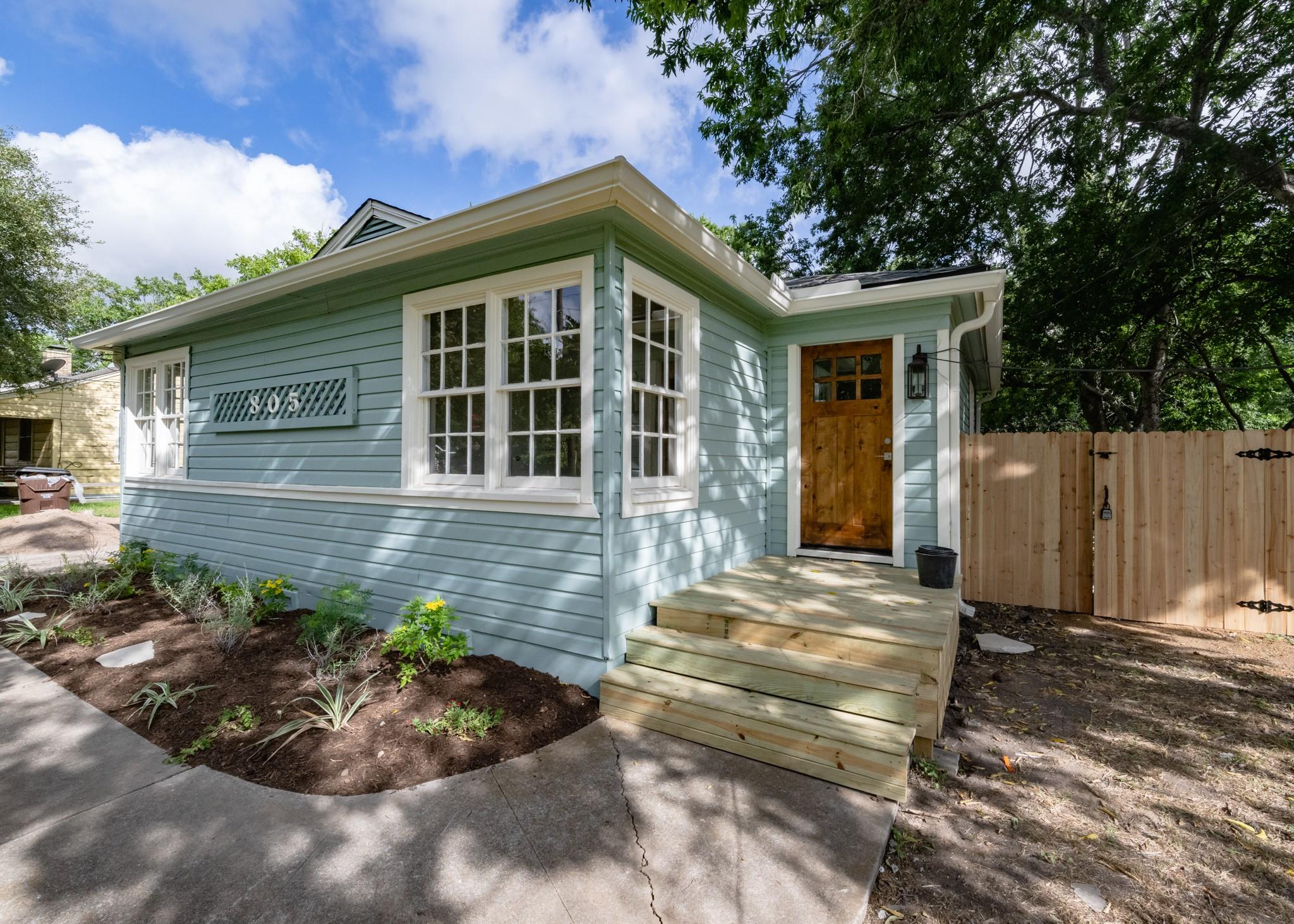 805 Maple ST, Lockhart, TX 78644 photo 3
