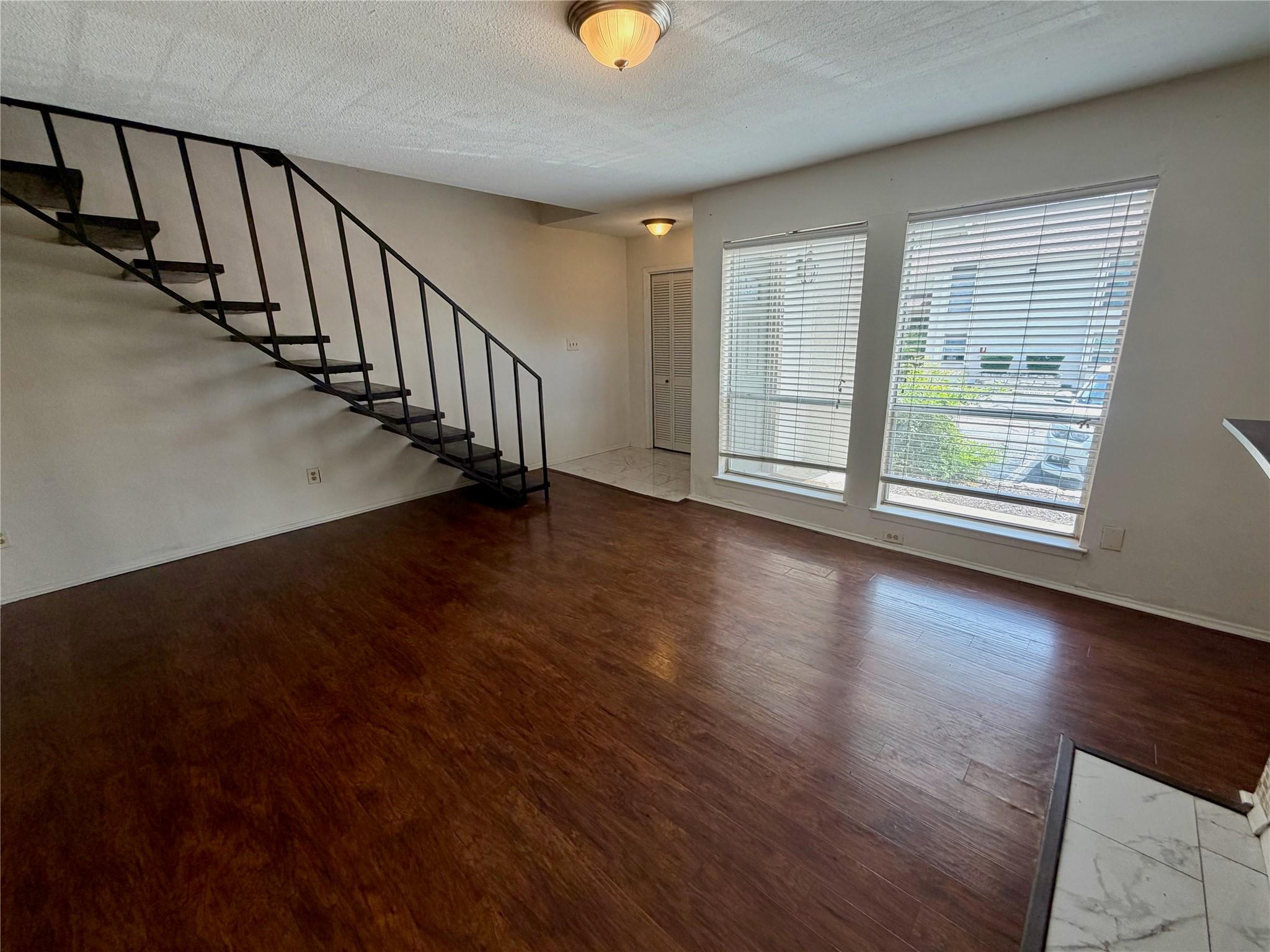 6910 Hart LN #703, Austin, TX 78731 photo 3