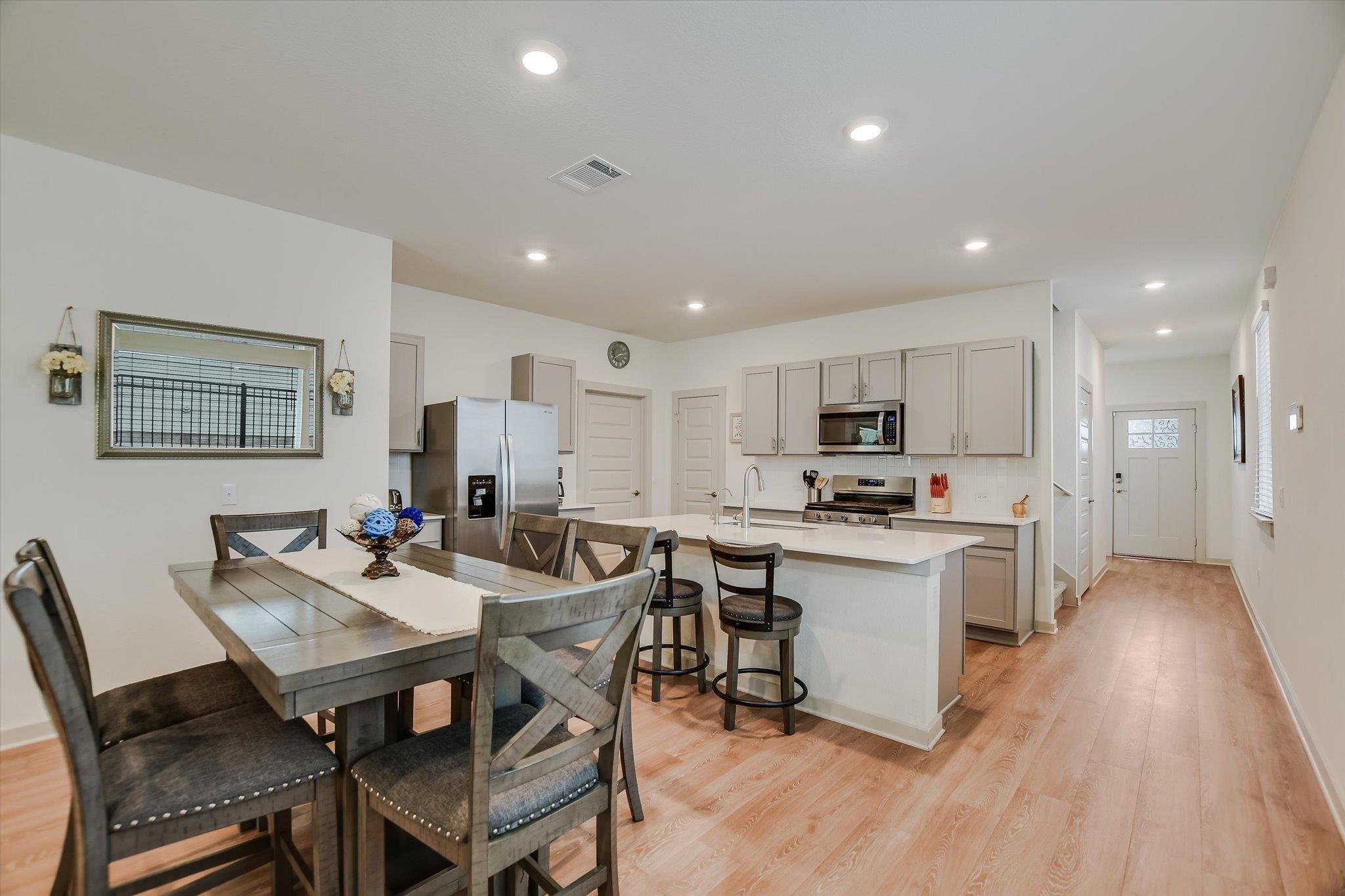 105 Merrick RD, Georgetown, TX 78628 photo 5