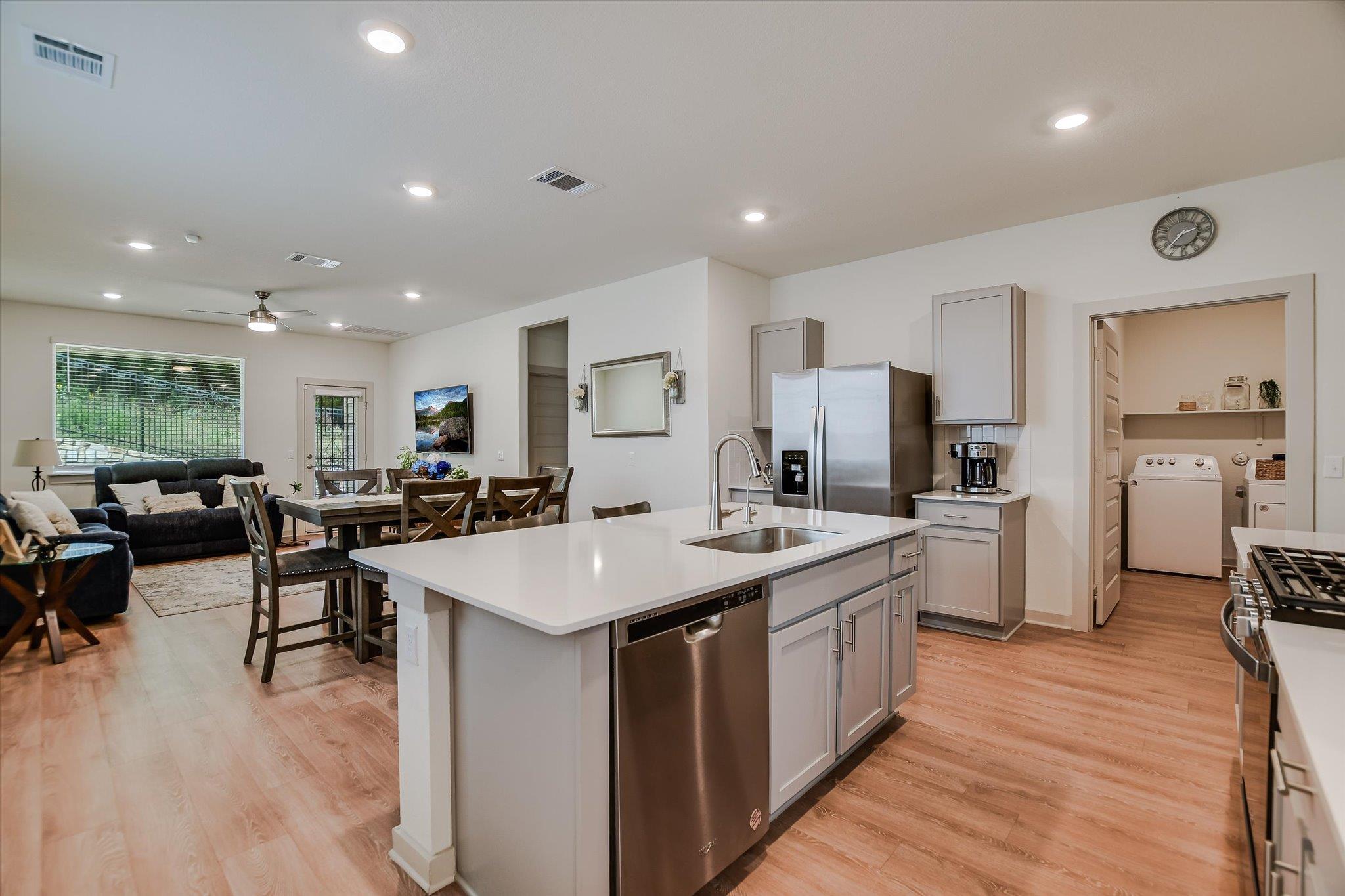 105 Merrick RD, Georgetown, TX 78628 photo 4
