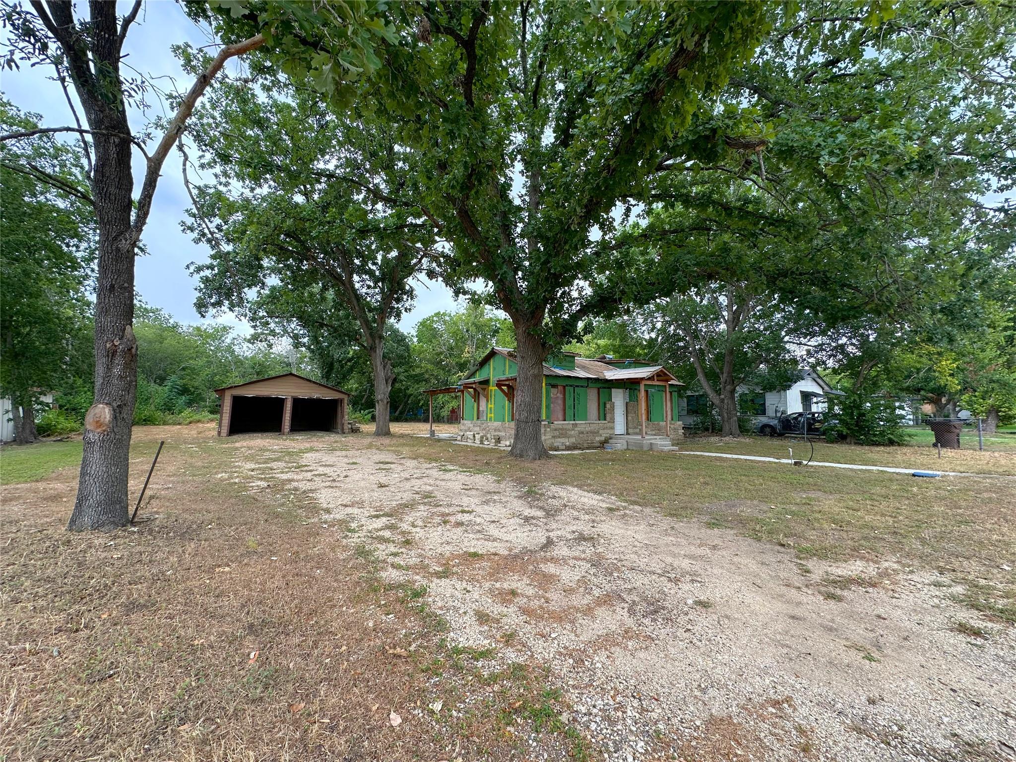 818 Plum ST, Lockhart, TX 78644 photo 2