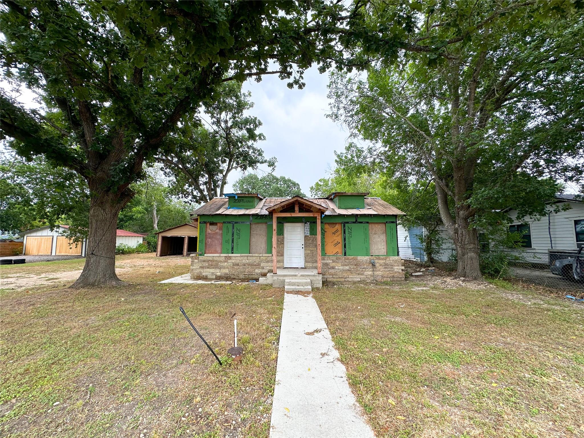 818 Plum ST, Lockhart, TX 78644 photo 3