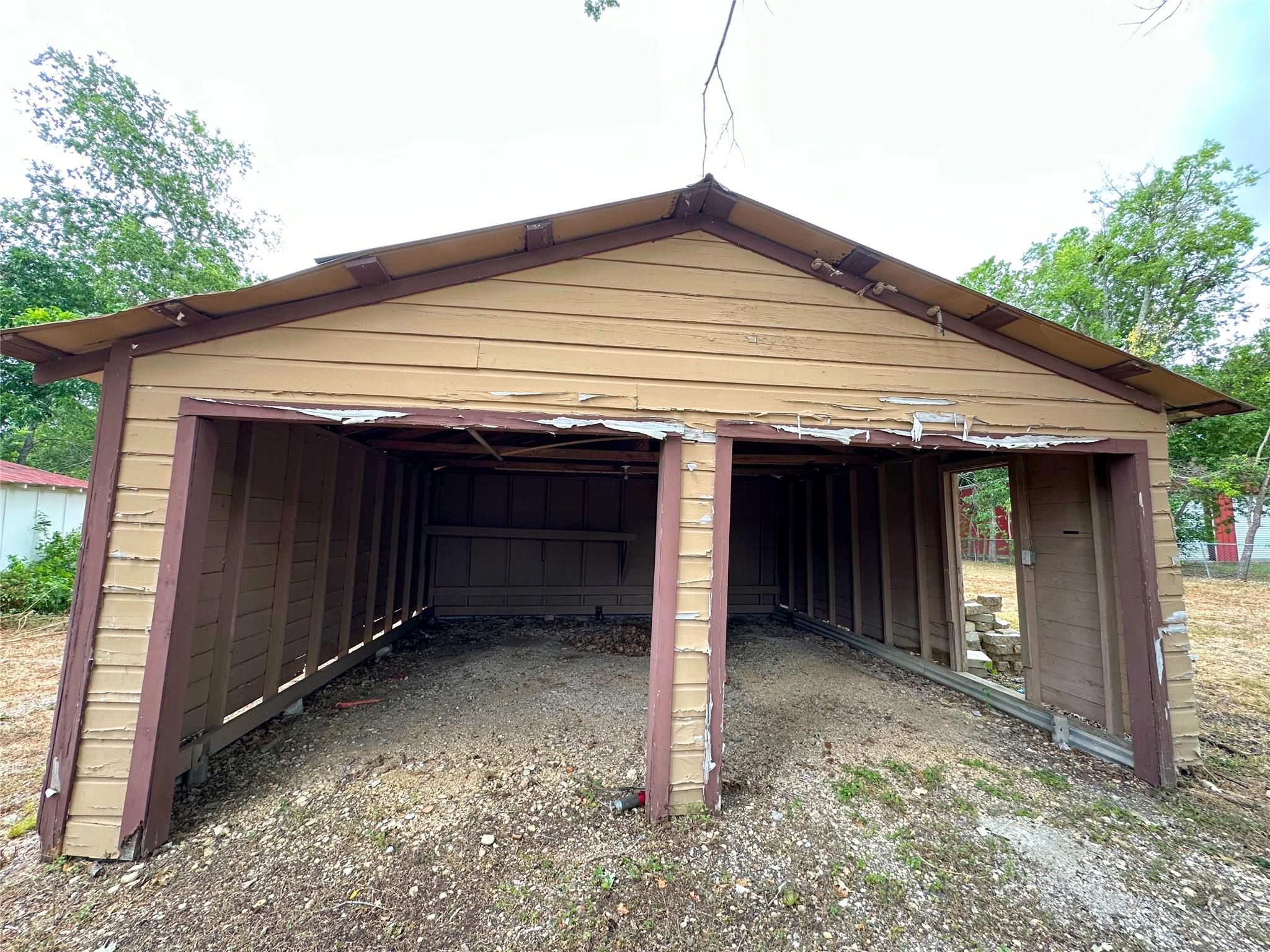 818 Plum ST, Lockhart, TX 78644 photo 4