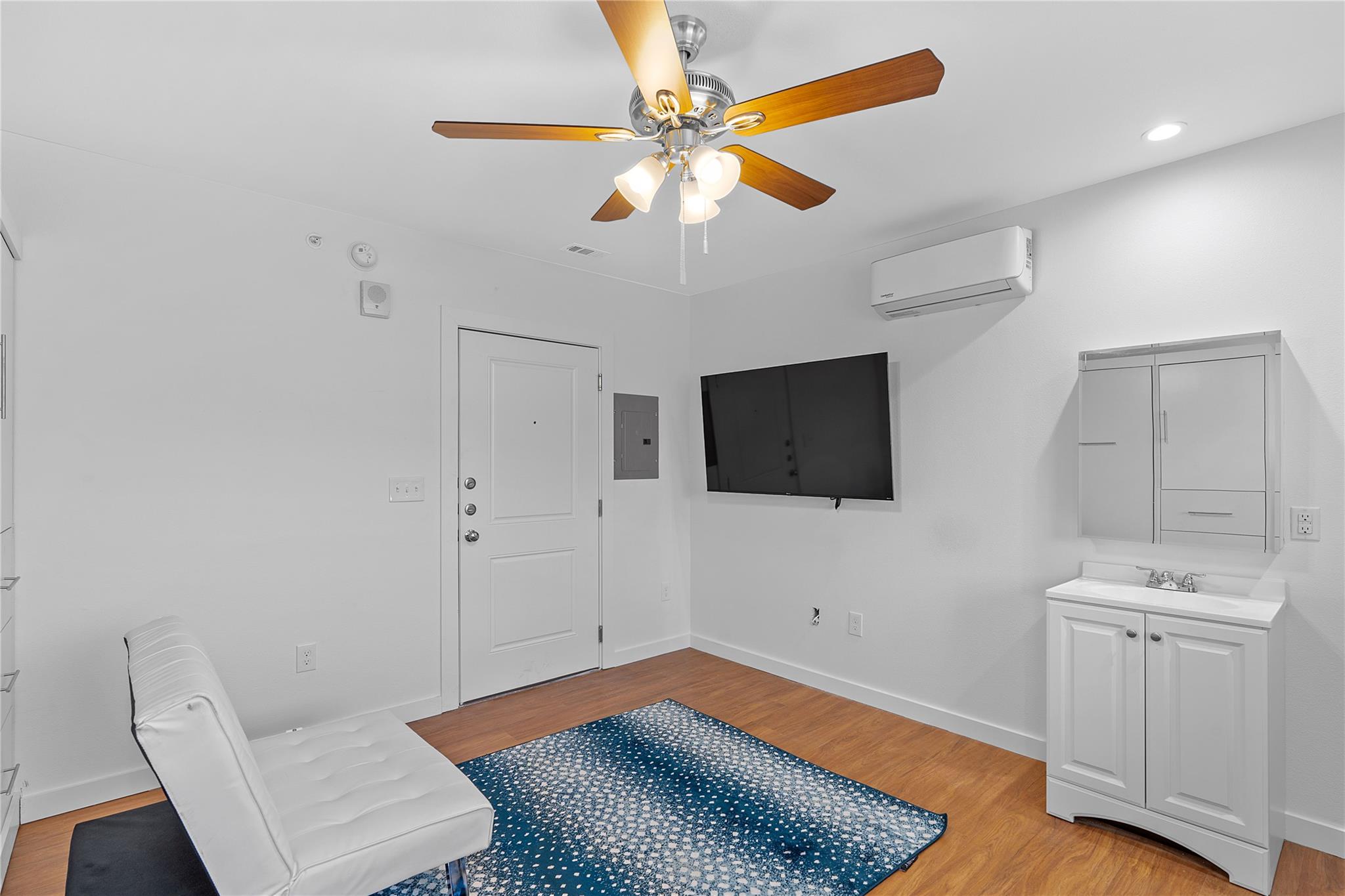 306 30 th ST #109, Austin, TX 78705 photo 3