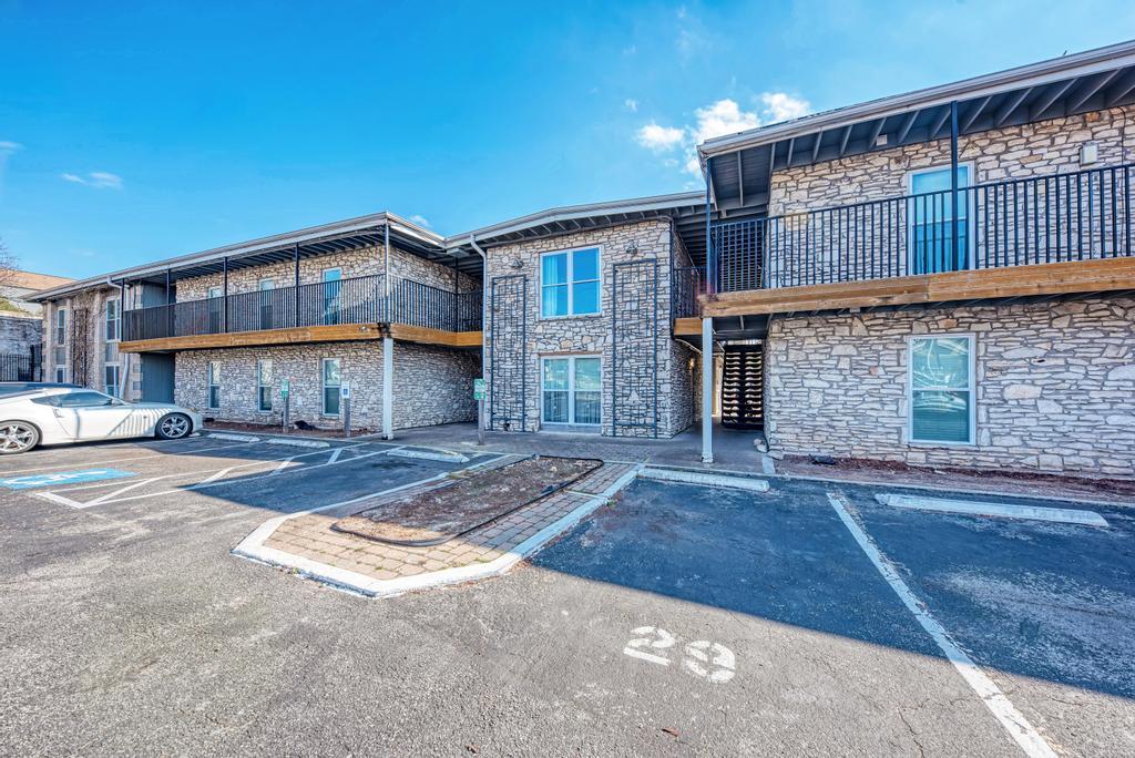 2401 Manor RD #133, Austin, TX 78722 photo 2