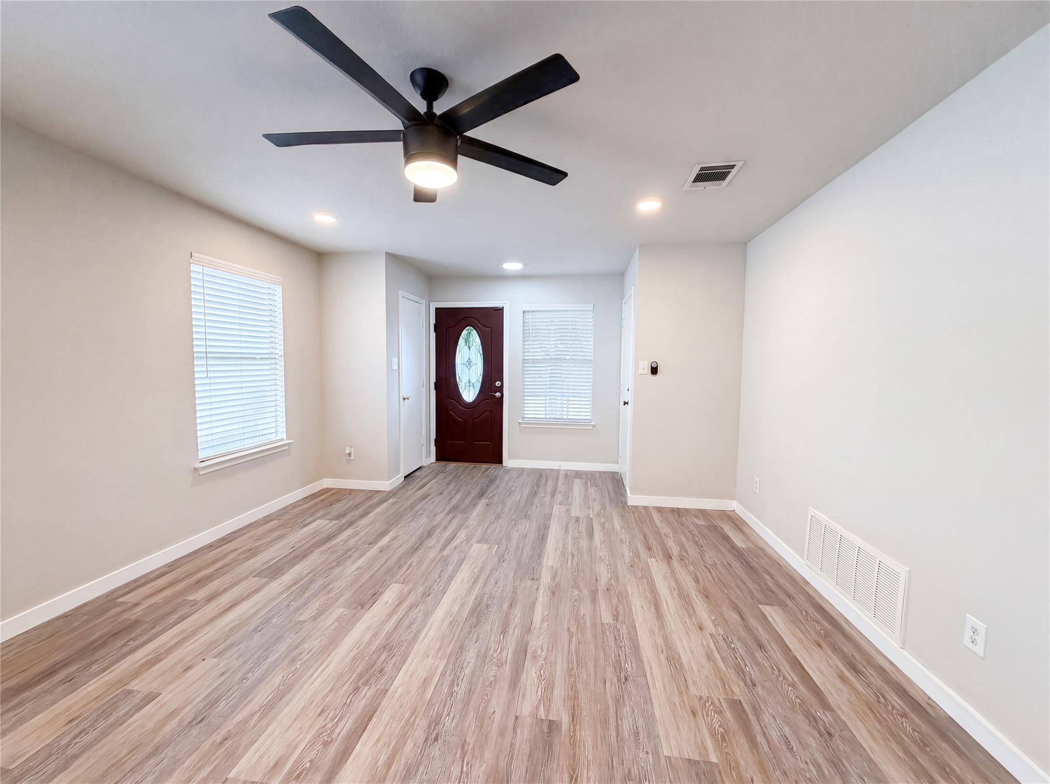 1076 Shadow Creek BLVD, Buda, TX 78610 photo 2