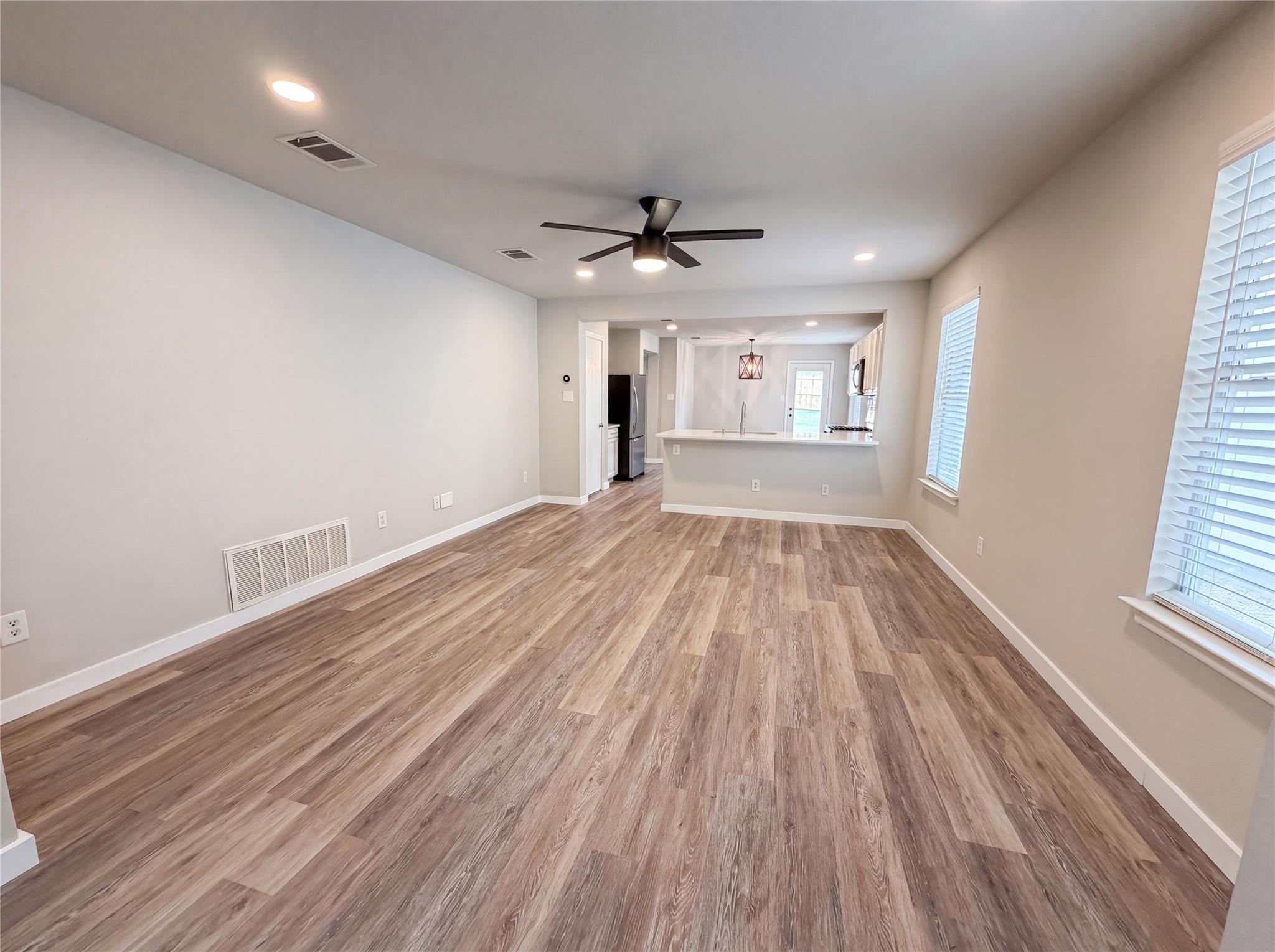 1076 Shadow Creek BLVD, Buda, TX 78610 photo 3