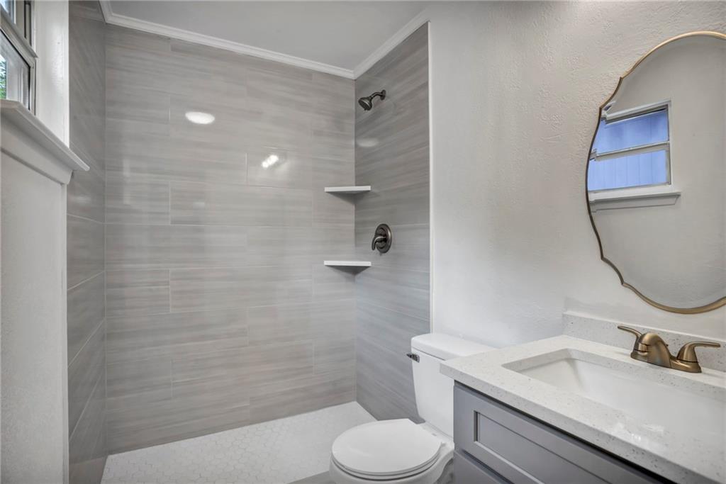 2416 Village WALK, Austin, TX 78744 photo 5