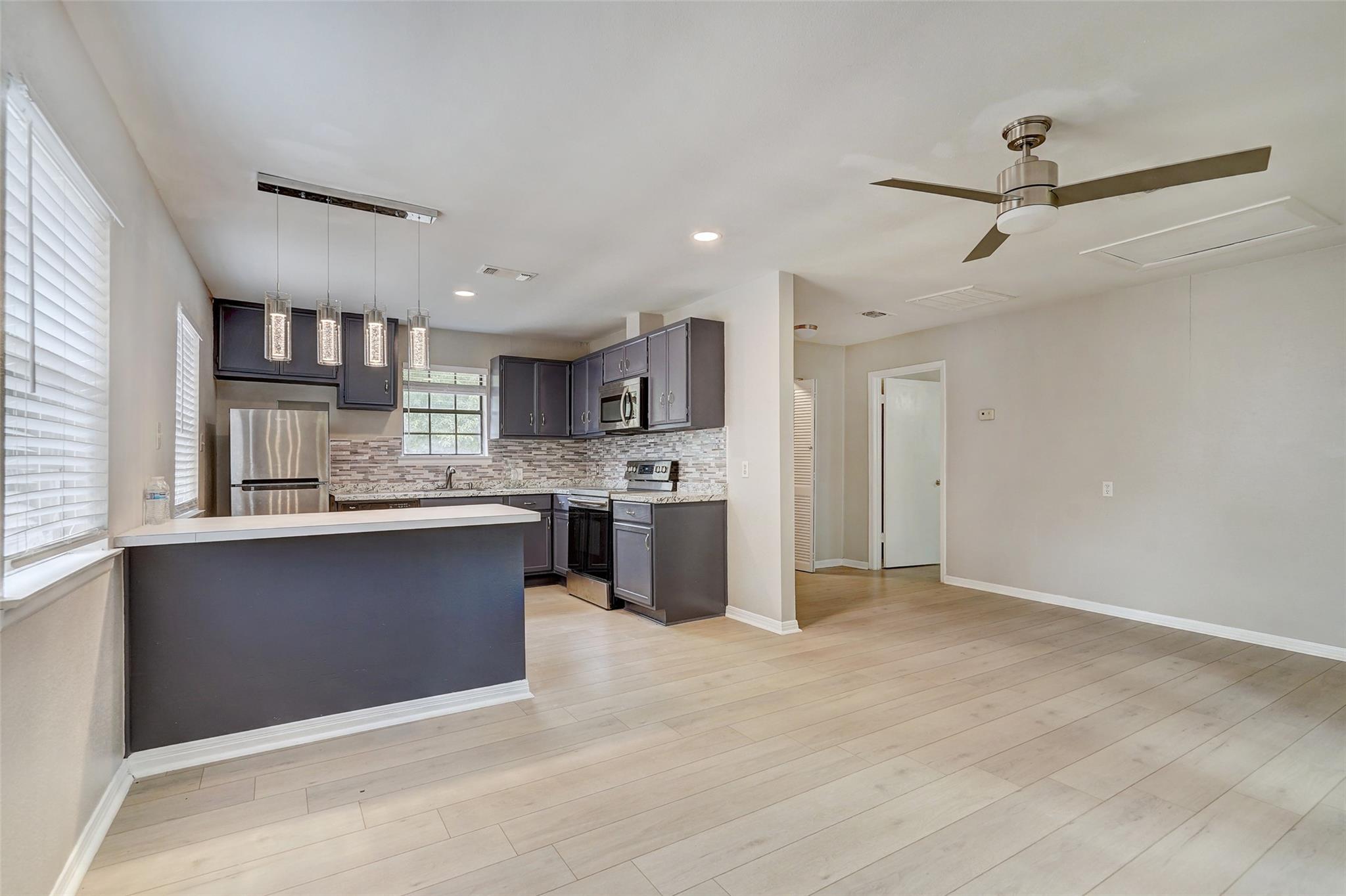 1806 Dixie LN, Round Rock, TX 78664 photo 4