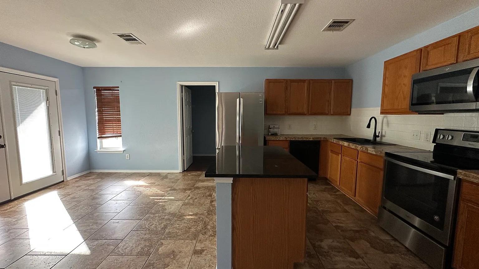 13105 Lofton Cliff DR, Del Valle, TX 78617 photo 4