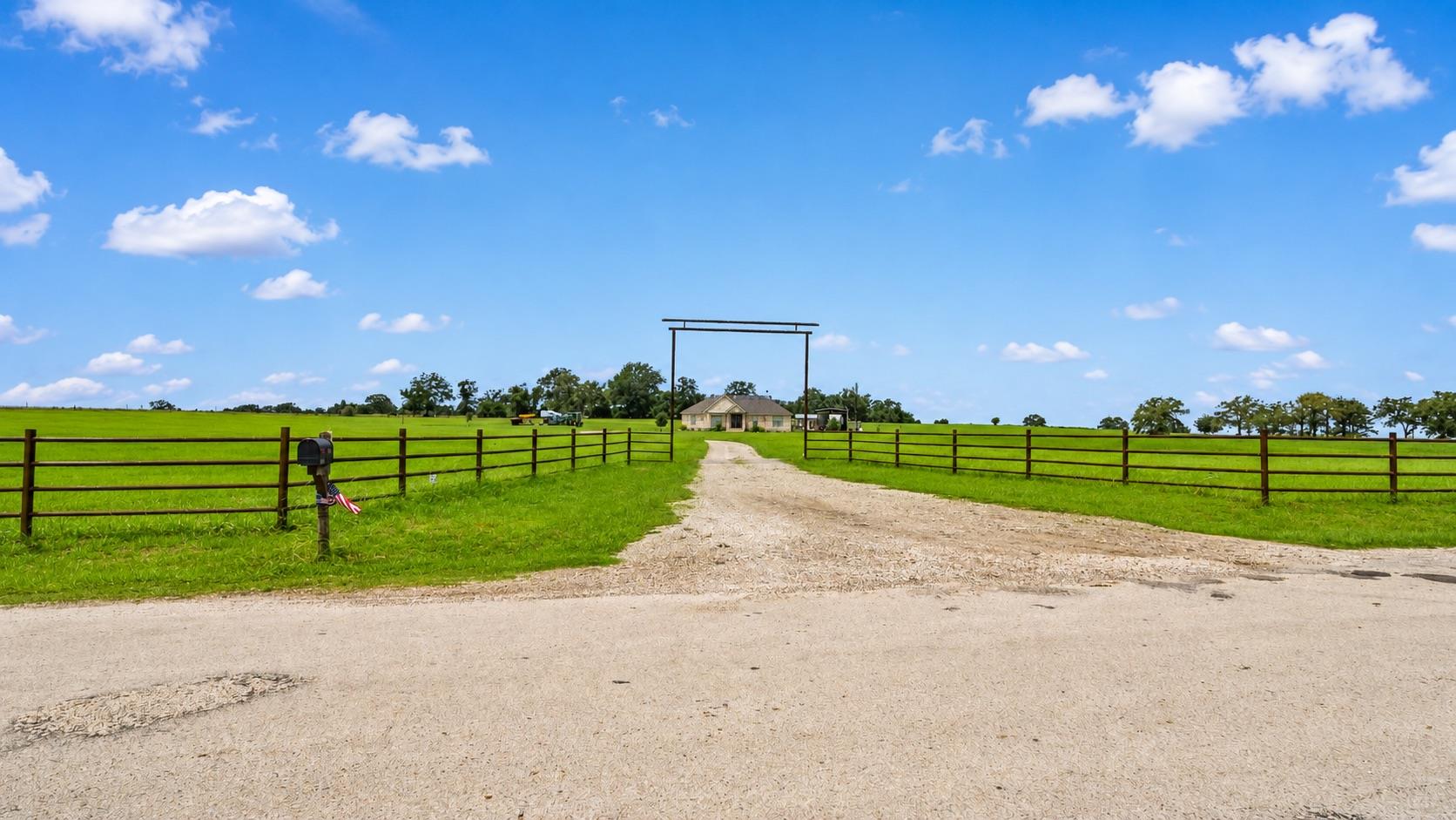 1606 County Road 216, Giddings, TX 78942 photo 3