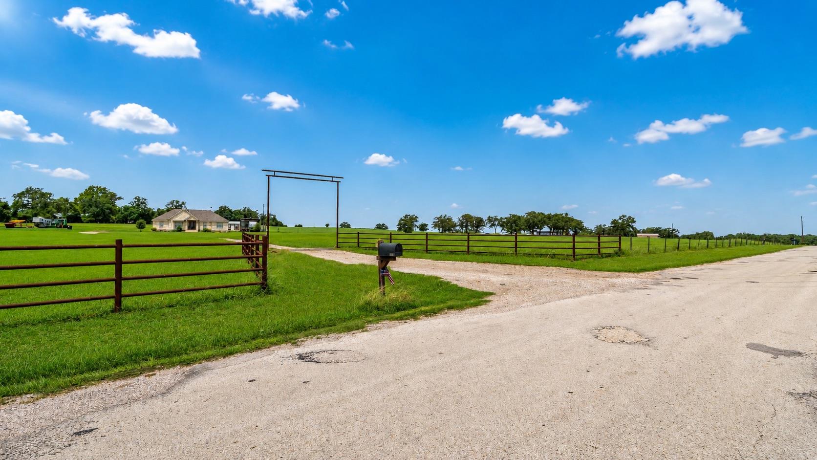 1606 County Road 216, Giddings, TX 78942 photo 4