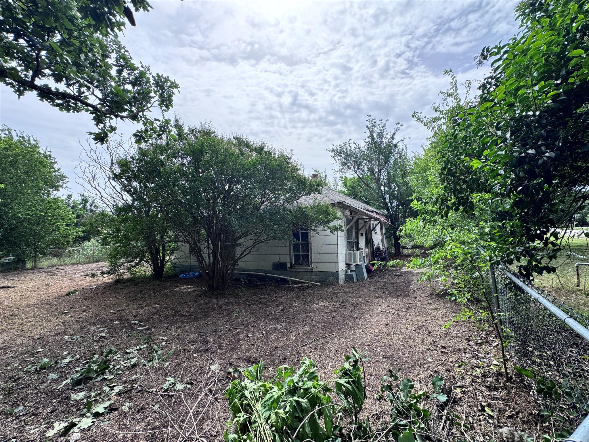 304 Prairie Ave, Rogers, TX 76569 photo 5
